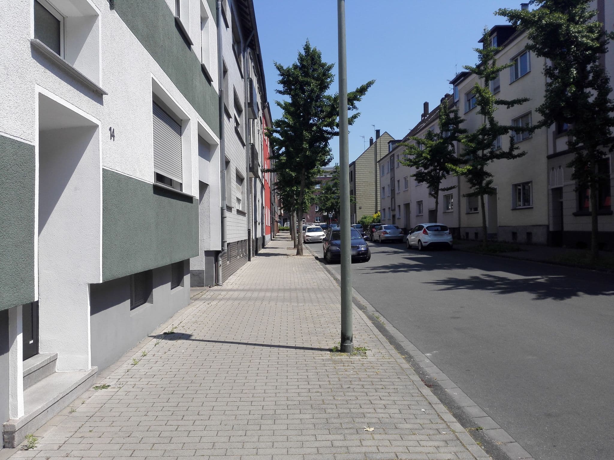 Street view near Monteuren Apartment Schlangenwall, Gladbeck — © aceini (CC BY-SA · Mapillary)