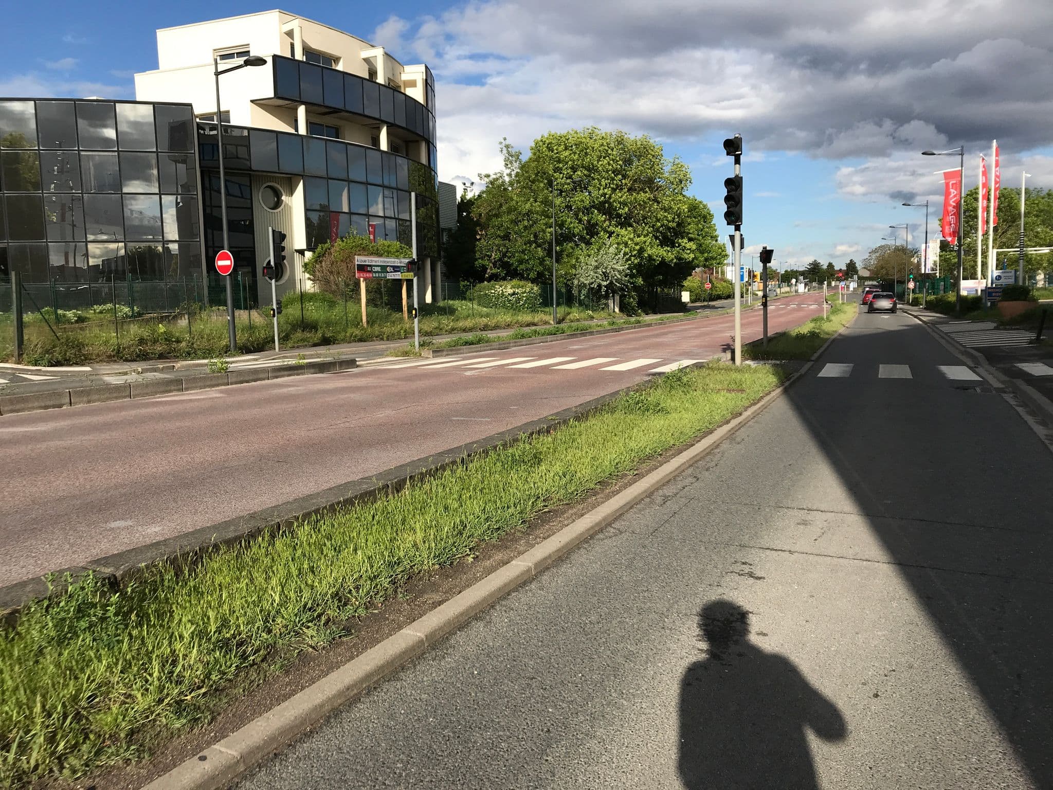 Street view near Euro Hôtel Orly Rungis, Fresnes — © josmougn (CC BY-SA · Mapillary)