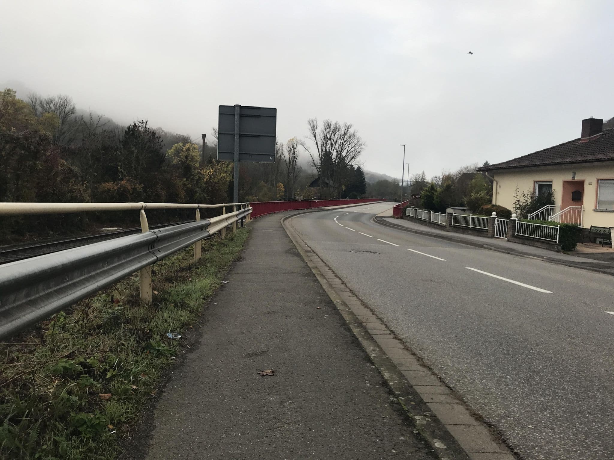 Street view near Haus Edelstein Pension und Musikkeller, Bad Münster am Stein-Ebernburg — © miguel_andrade (CC BY-SA · Mapillary)