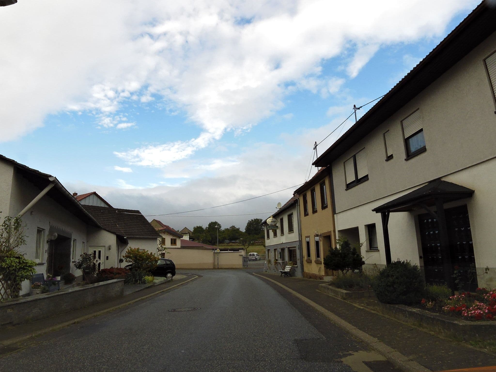 Street view near Ferienwohnungen LANG, Spabrücken — © moenk (CC BY-SA · Mapillary)