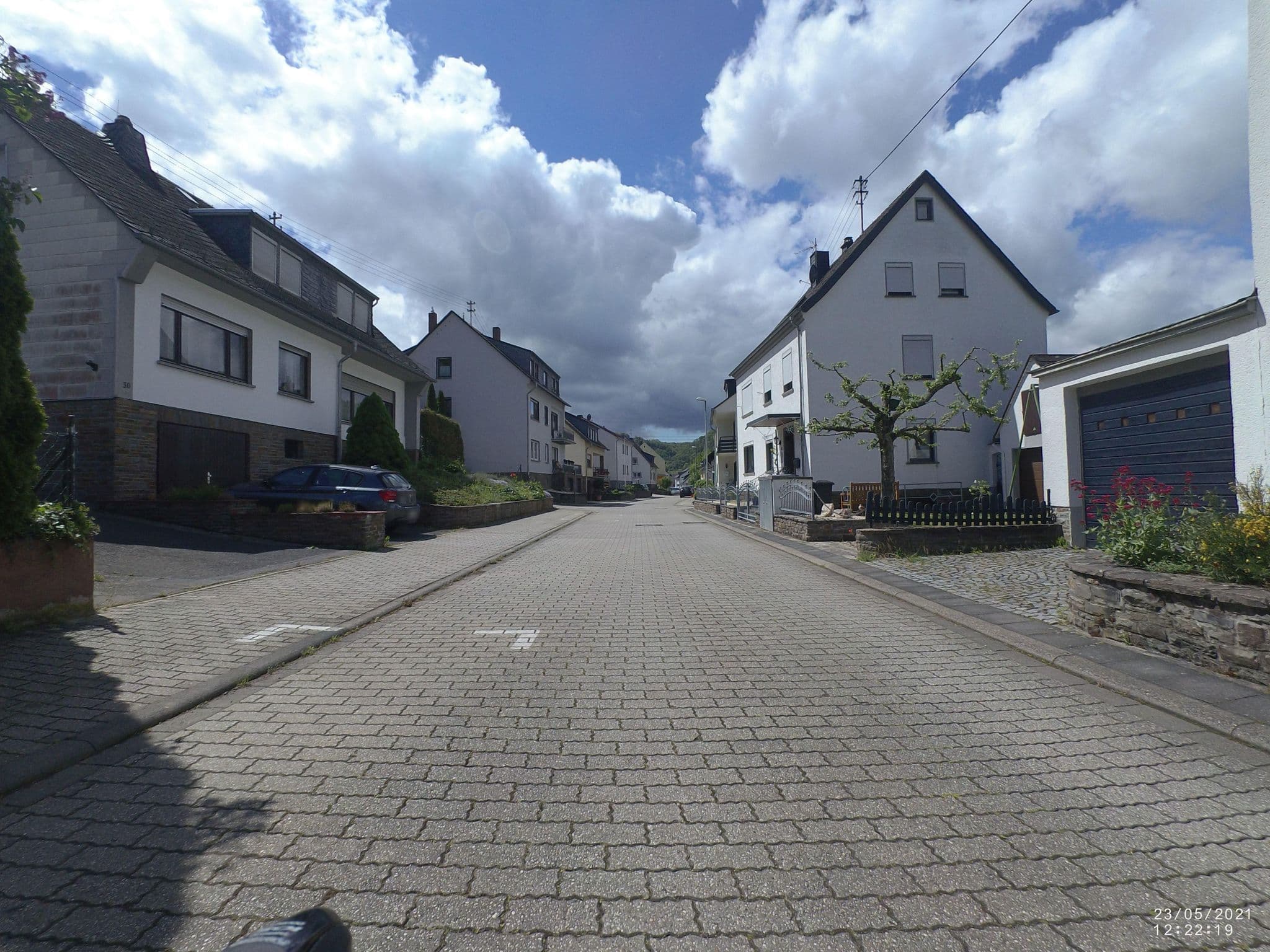 Street view near Ferienhaus Mosella, Oberfell — © VIA_CH (CC BY-SA · Mapillary)