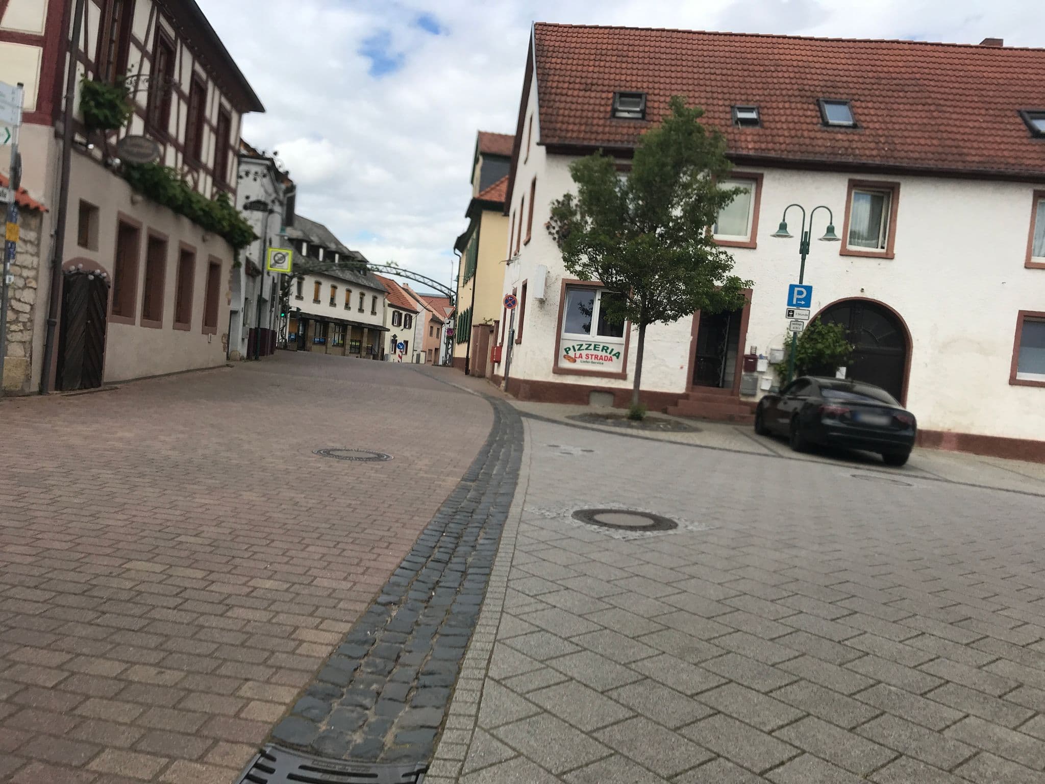 Street view near Restaurant & Landhotel St. Gereon, Nackenheim — © miguel_andrade (CC BY-SA · Mapillary)