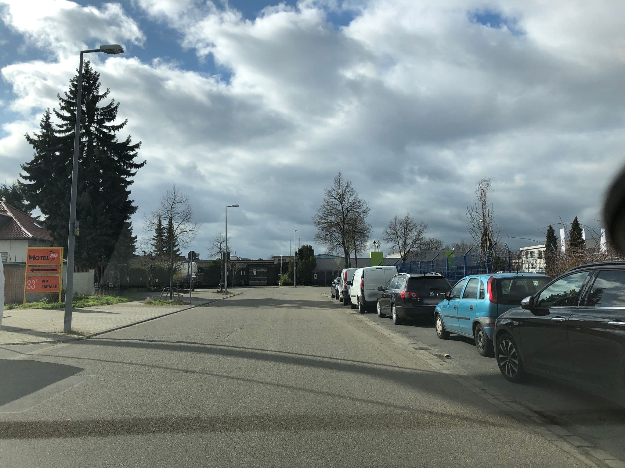 Street view near Formule 1 Mannheim Süd Ost Heidelberg, Edingen-Neckarhausen — © knistertoni (CC BY-SA · Mapillary)