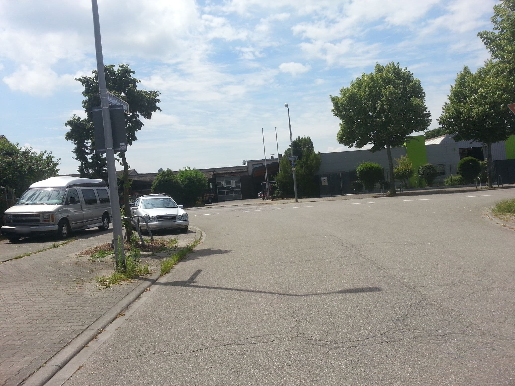 Street view near motel 24h, Edingen-Neckarhausen — © wegavision (CC BY-SA · Mapillary)
