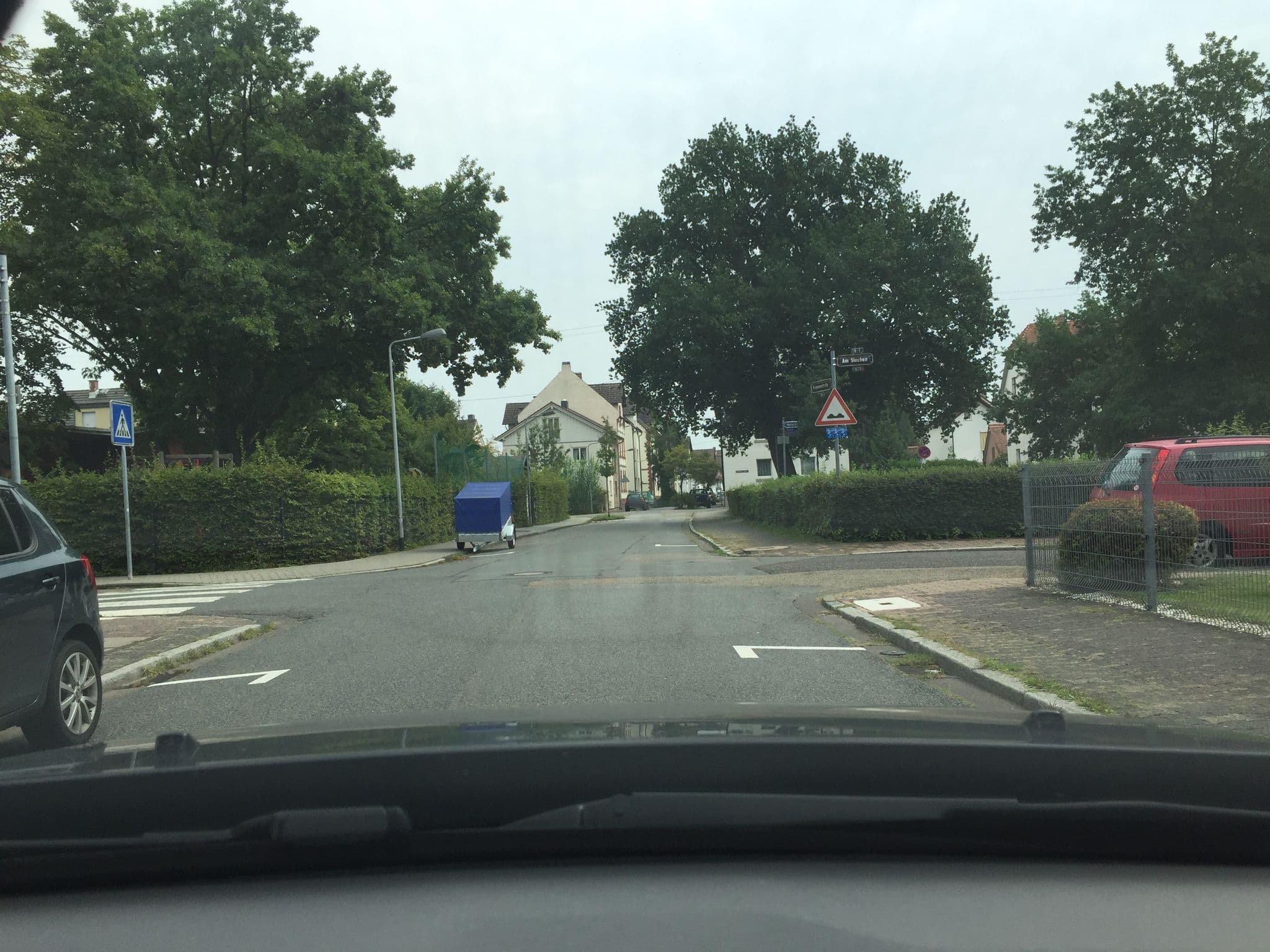 Street view near steigenberger Airport Hotel, Niederrad — © ledersau (CC BY-SA · Mapillary)