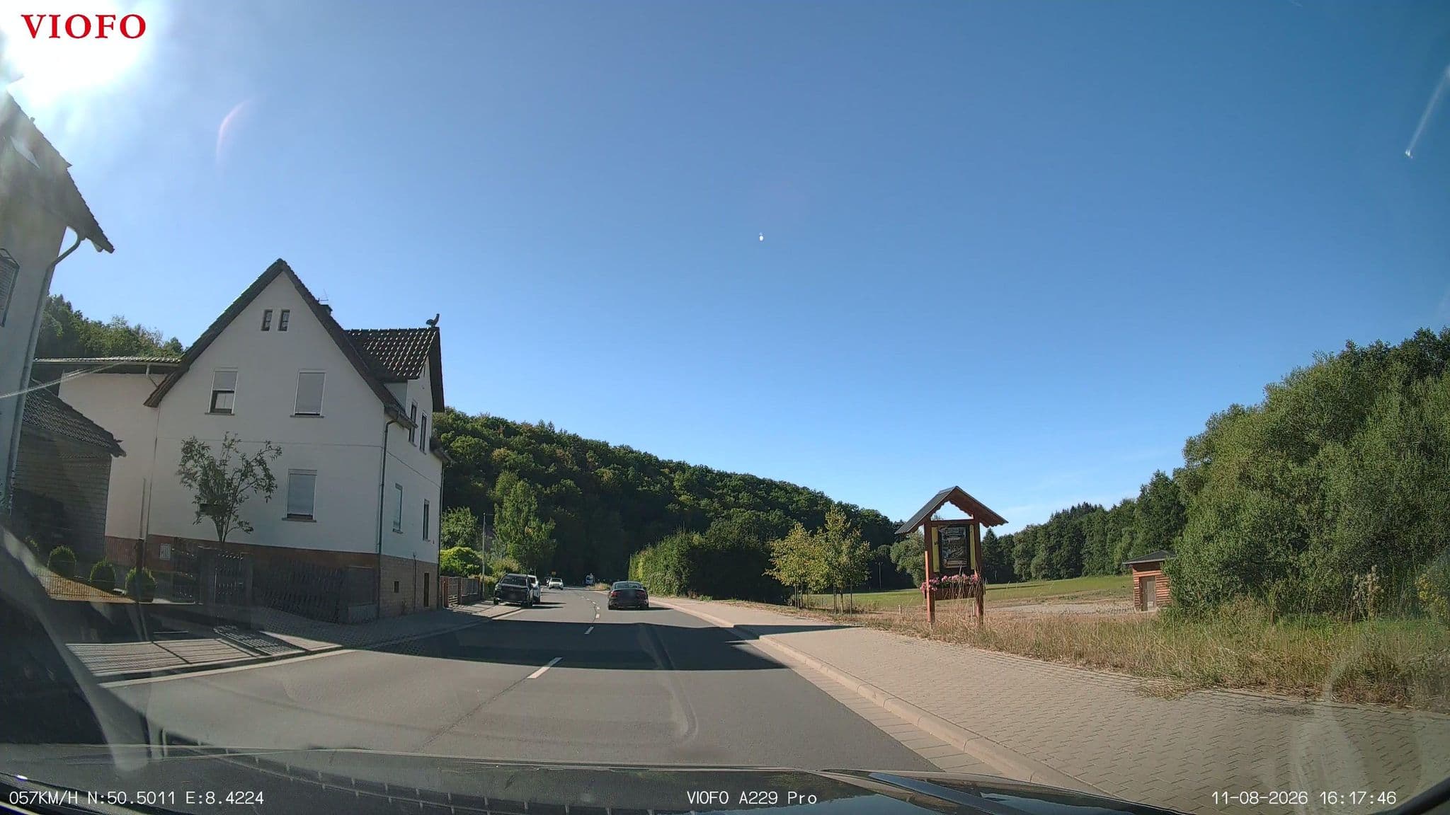 Street view near Gernot und Undine Medenbach, Braunfels — © Jeykey90 (CC BY-SA · Mapillary)