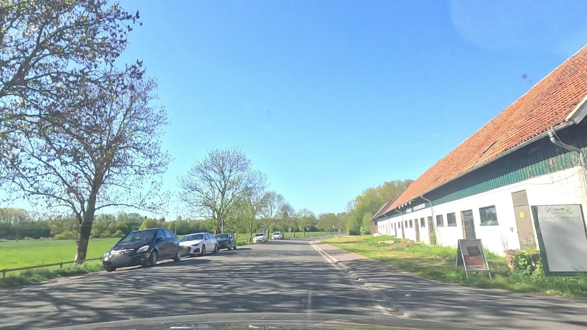 Street view near Gutshof Wellenbad Hotel an der Ruhr, Sölderholz — © uwekoch (CC BY-SA · Mapillary)