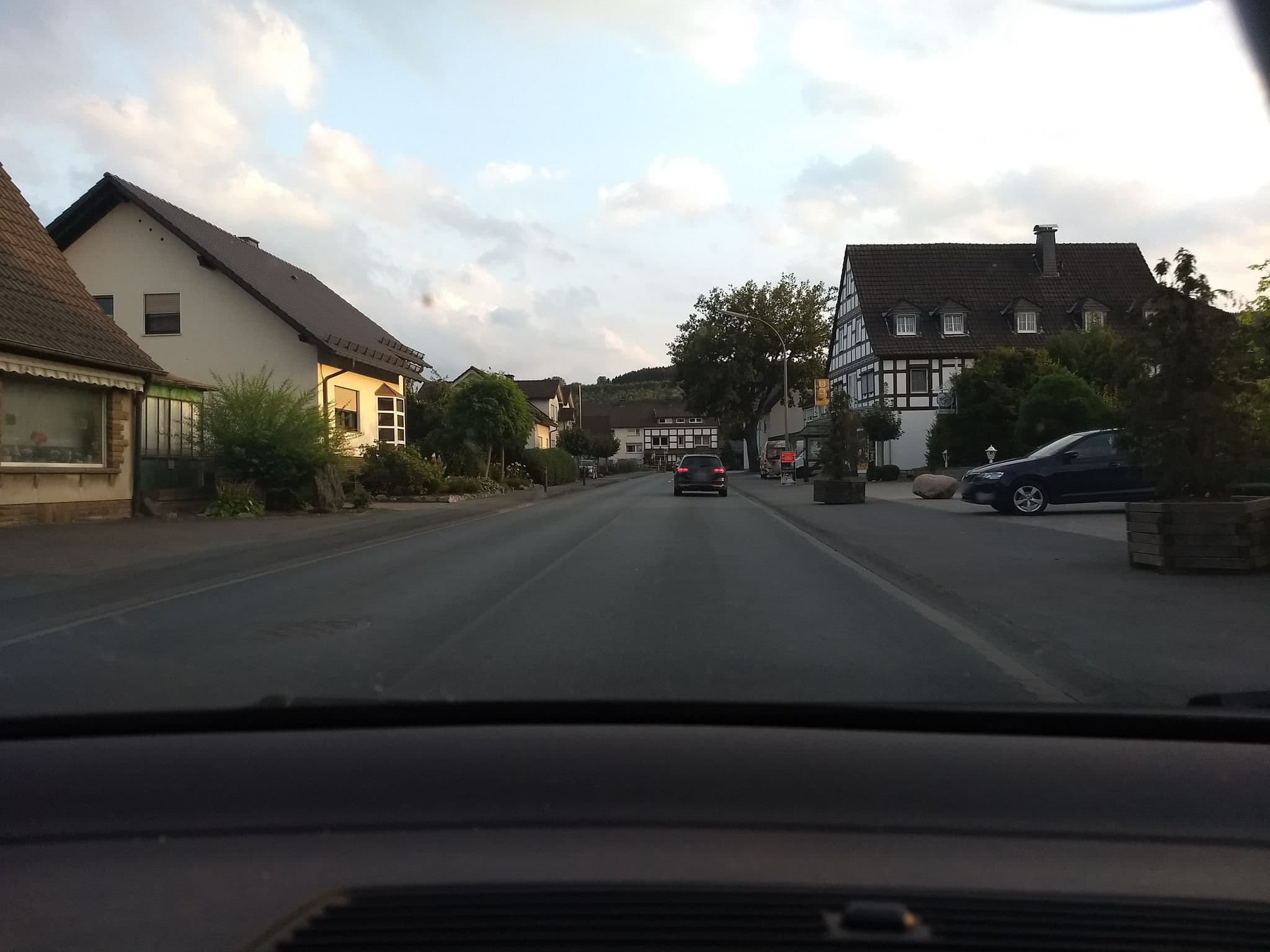 Street view near Landgasthof Hütter, Arnsberg — © herrtichy (CC BY-SA · Mapillary)
