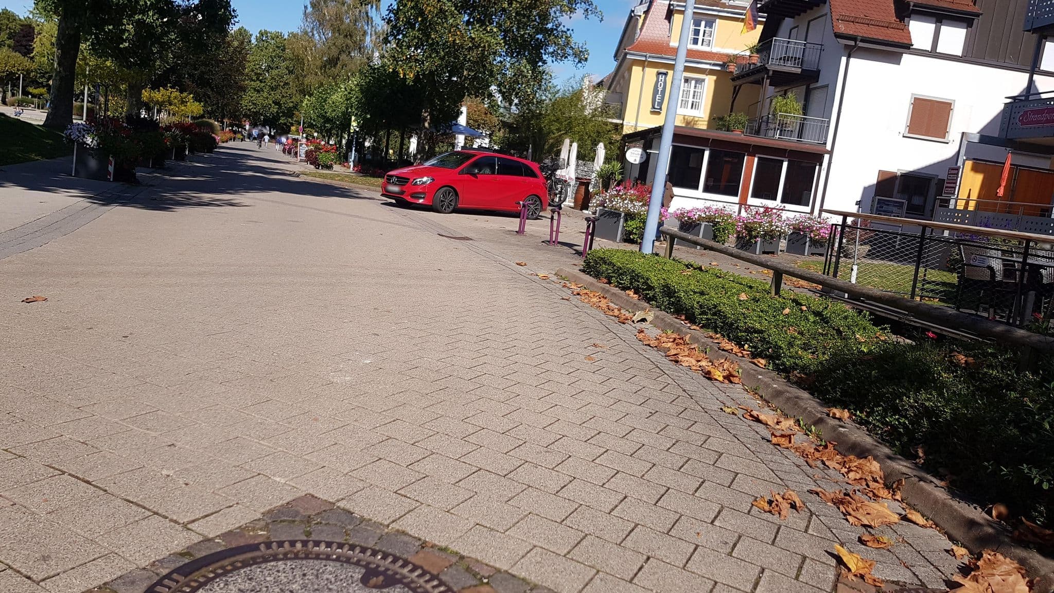 Street view near Strand-Pension Mäder, Uhldingen-Mühlhofen — © thmunichways (CC BY-SA · Mapillary)