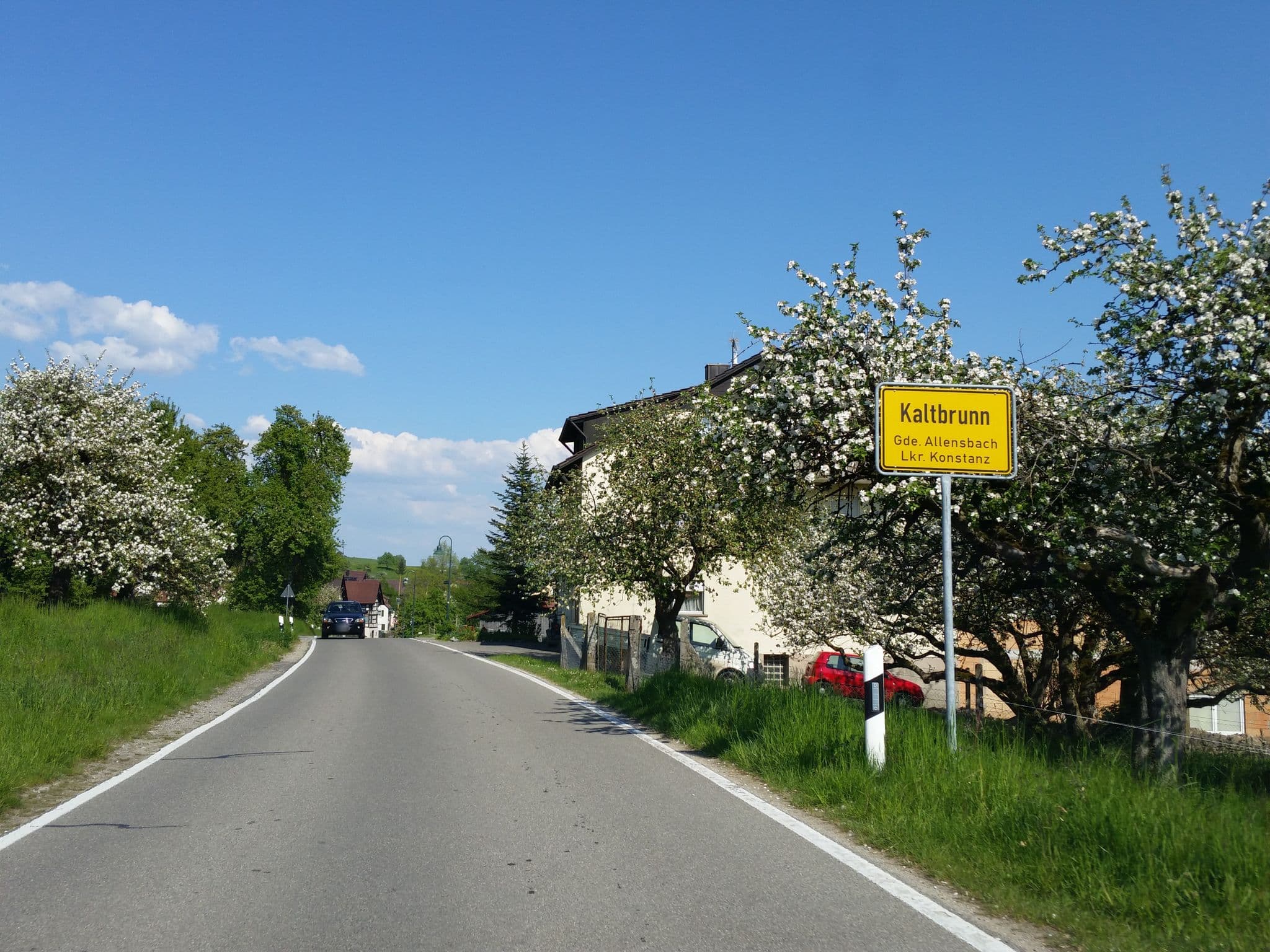 Street view near Müllerhof Kaltbrunn Bauernhof, Allensbach — © himmelbuerger (CC BY-SA · Mapillary)
