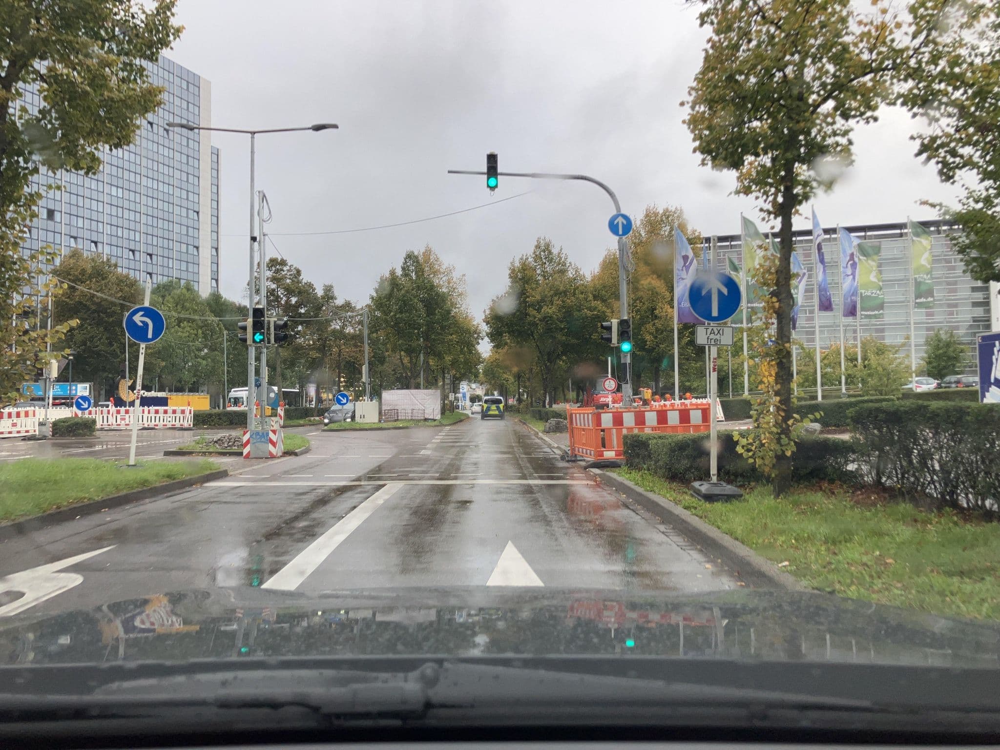 Street view near Millennium Hotel, Höhenrand — © poseidon69 (CC BY-SA · Mapillary)