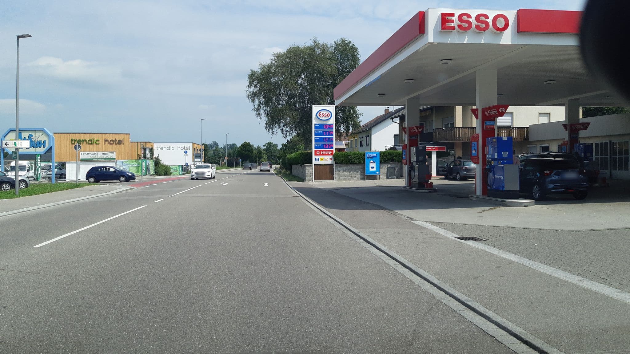Street view near HOTEL ST. MARTIN *** Garni Stadthotel, Marktoberdorf — © sajut (CC BY-SA · Mapillary)