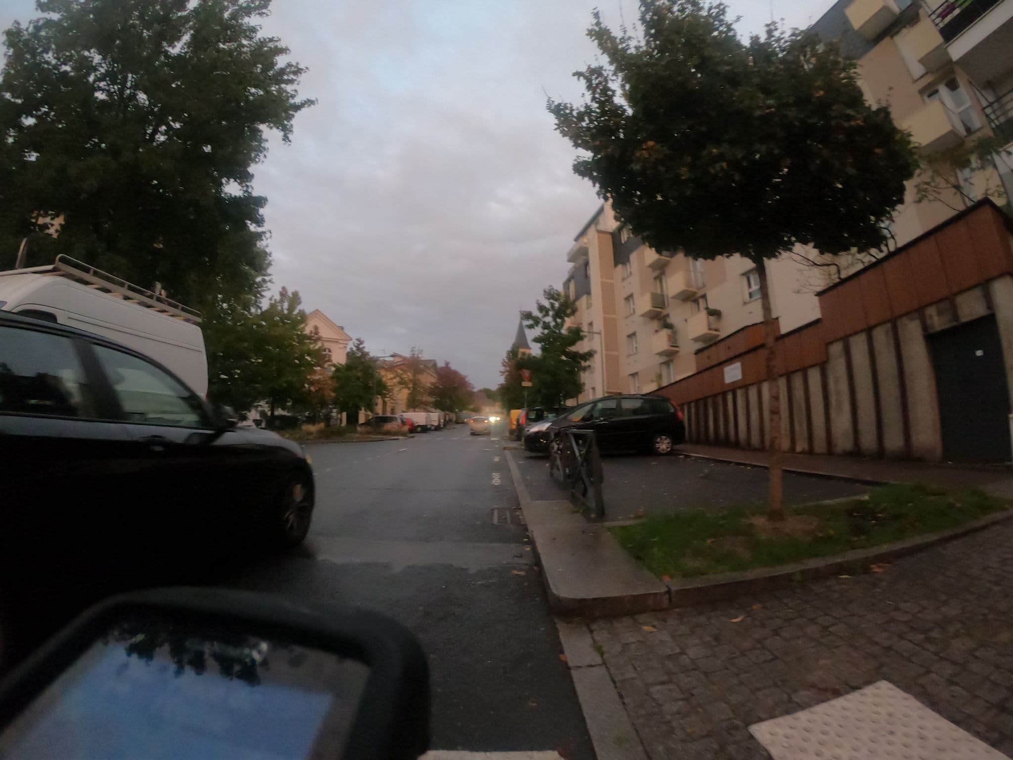 Street view near Ibis, Issy-les-Moulineaux — © htonchia (CC BY-SA · Mapillary)