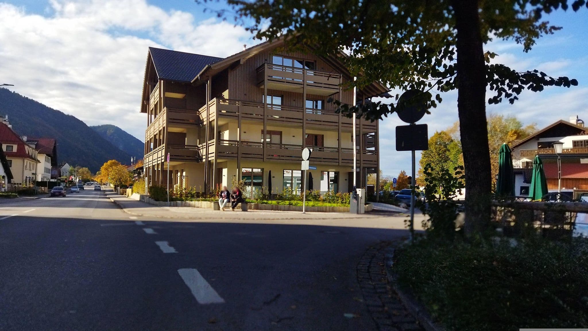 Street view near Hundesporthotel Wolf, Oberammergau — © changchun1 (CC BY-SA · Mapillary)