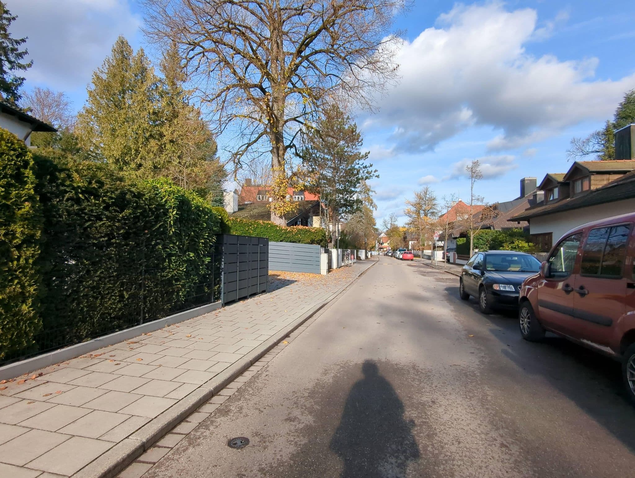 Street view near Seniorenresidenz Seepromenade Hotelbetriebsges, Pullach im Isartal — © GenevieveCory (CC BY-SA · Mapillary)