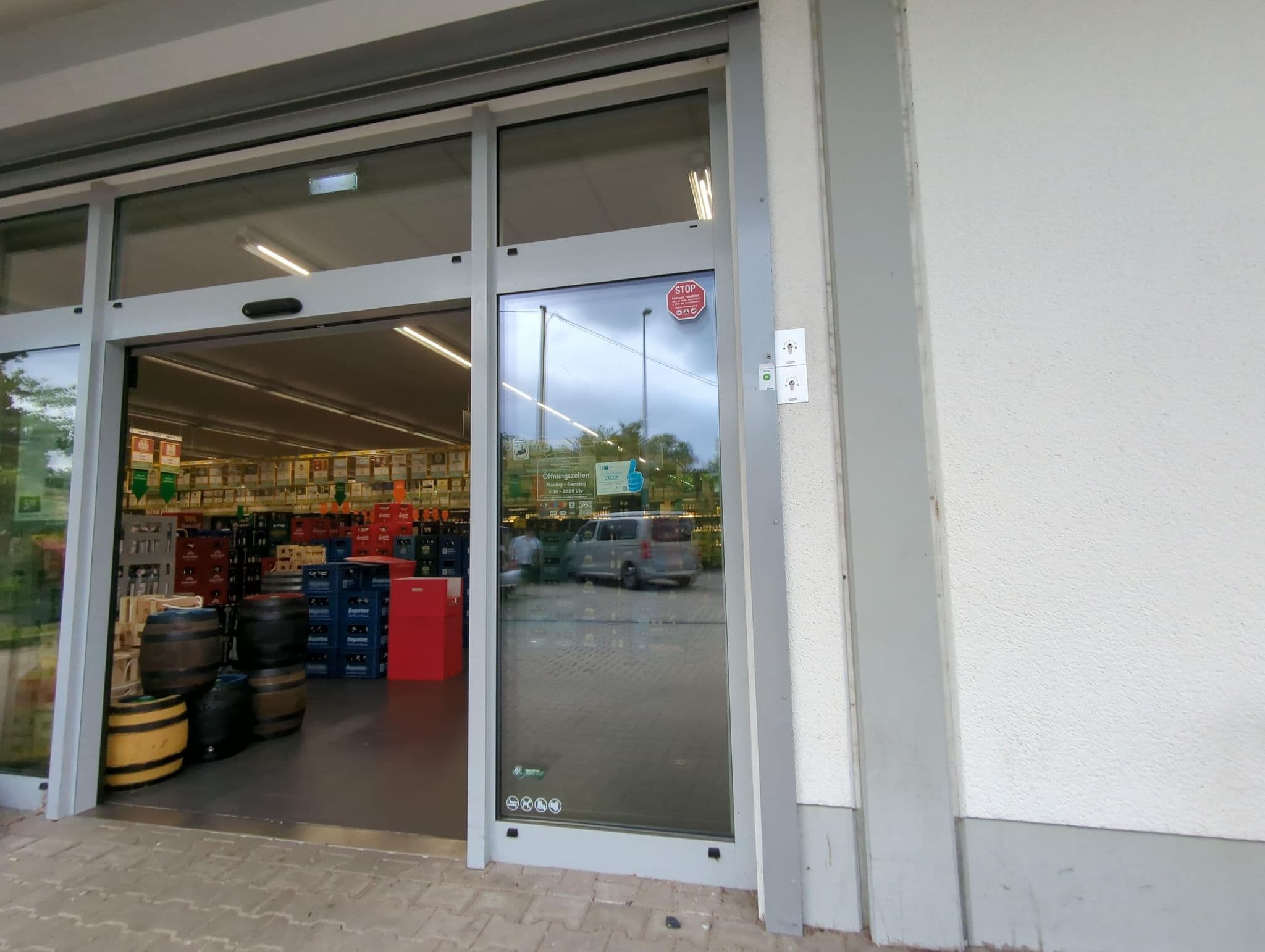 Street view near Münchner Wohnheim Dipl-Ing. Aschrafi Handel und Verwaltung e. K., Karlsfeld — © ente (CC BY-SA · Mapillary)