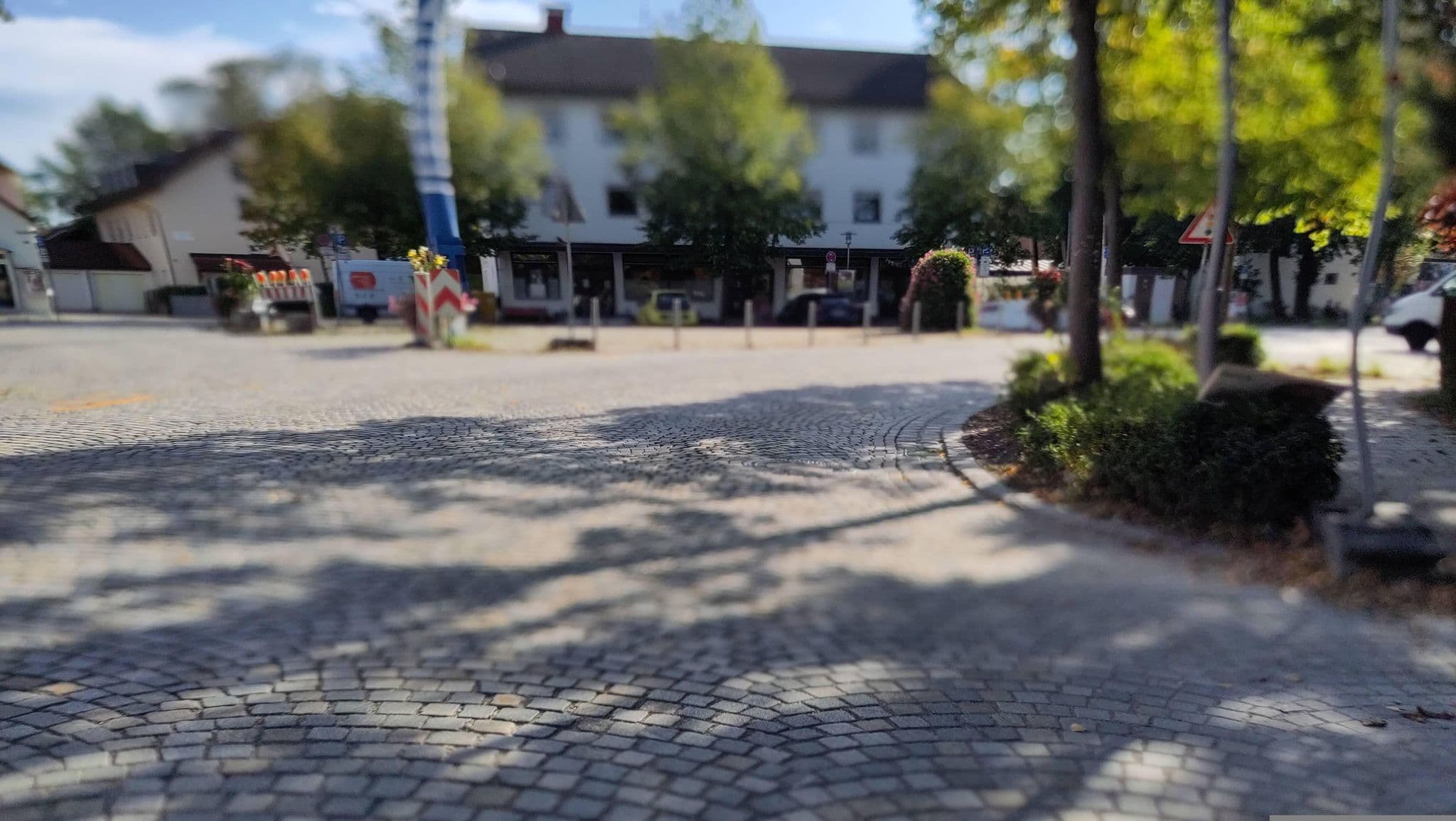 Street view near Gasthof Neuwirt, Kirchheim bei München — © thmunichways (CC BY-SA · Mapillary)