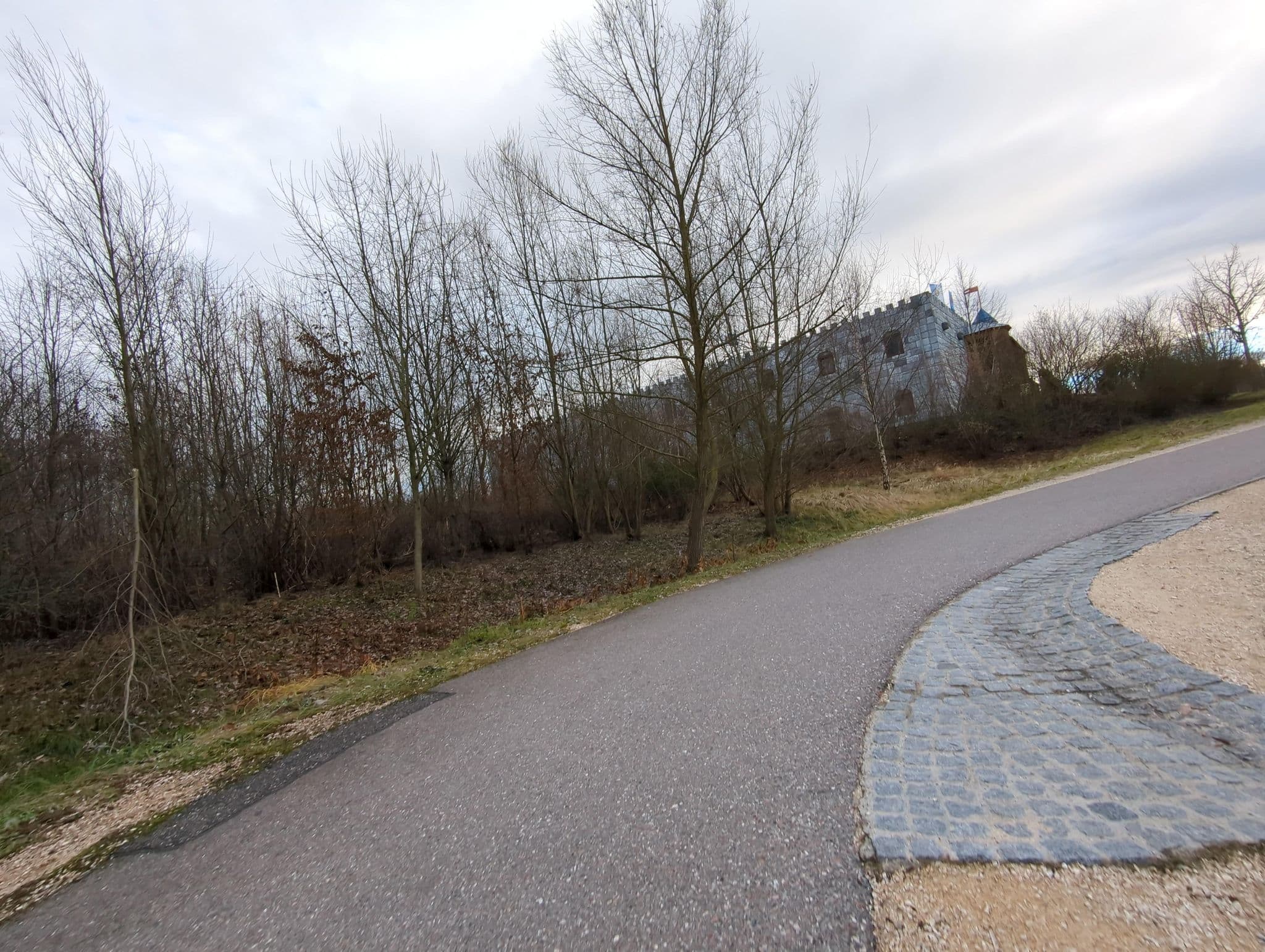 Street view near Drachenburg, Günzburg — © ente (CC BY-SA · Mapillary)