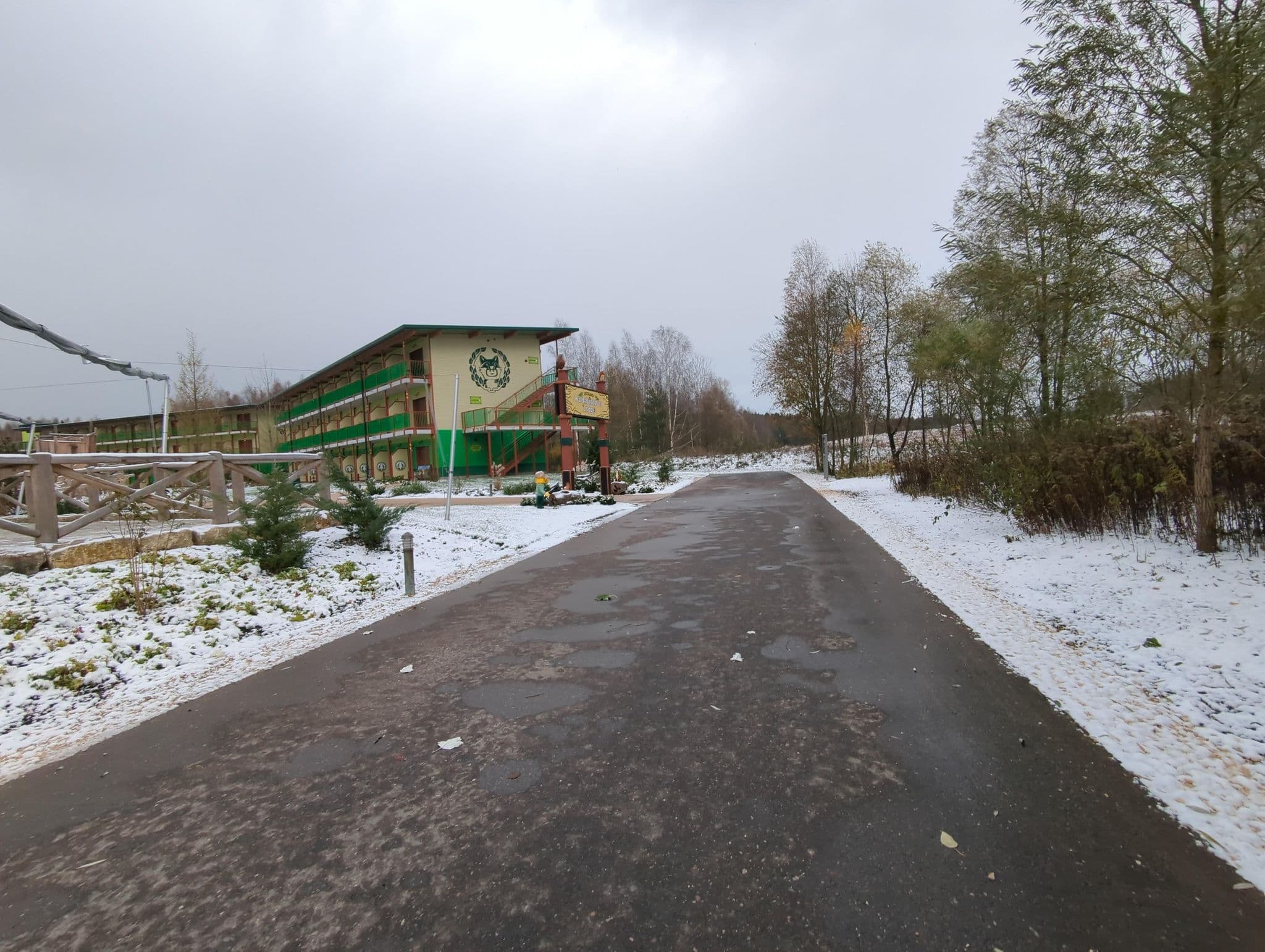 Street view near Legoland Waldabenteuer Lodge, Günzburg — © ente (CC BY-SA · Mapillary)