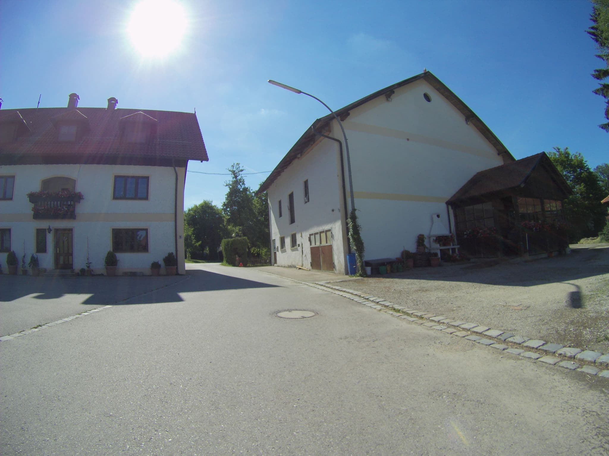 Street view near Gästehaus am Kapellenplatz, Freising — © mischl7 (CC BY-SA · Mapillary)