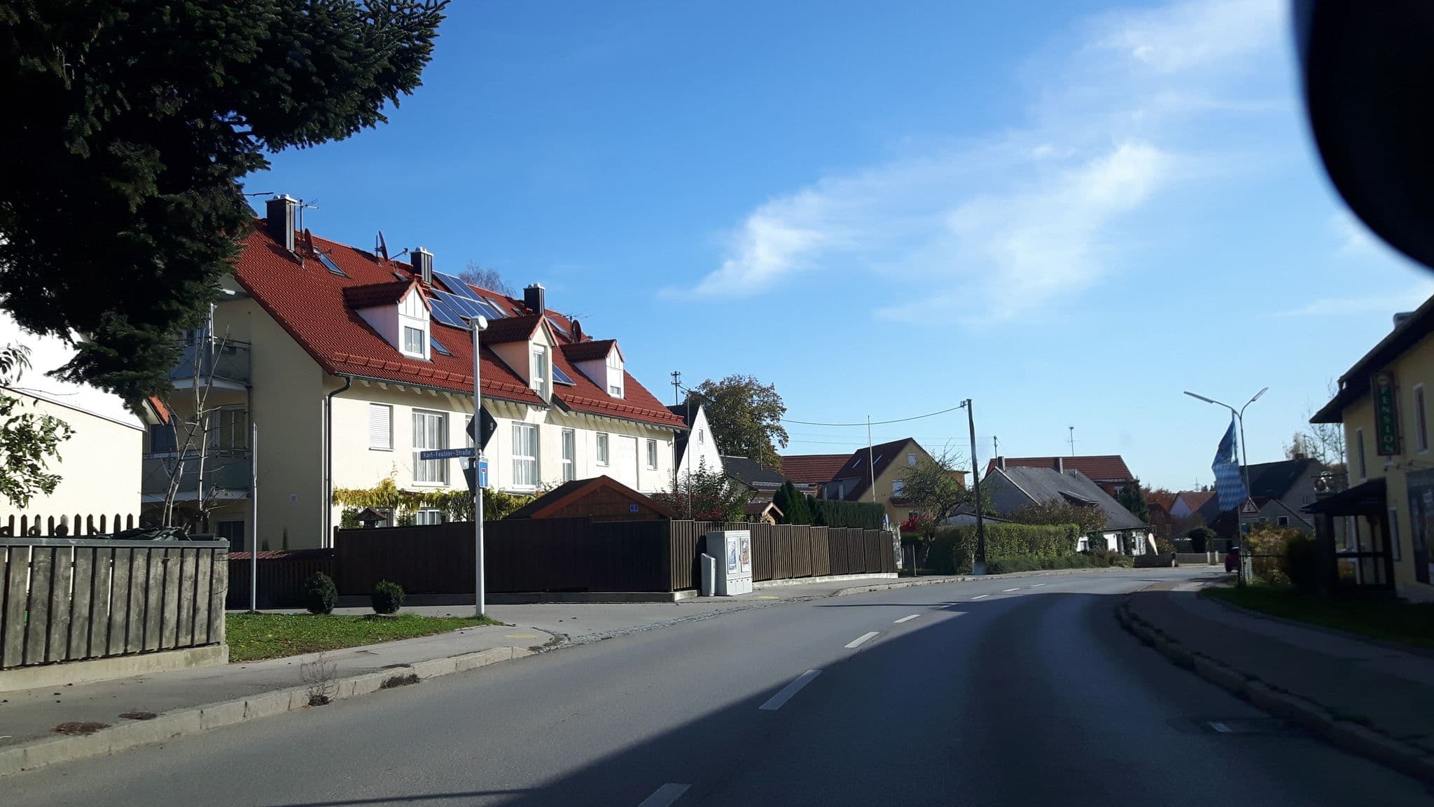 Street view near Gasthof zur Post, Erdweg — © taufkirchner (CC BY-SA · Mapillary)