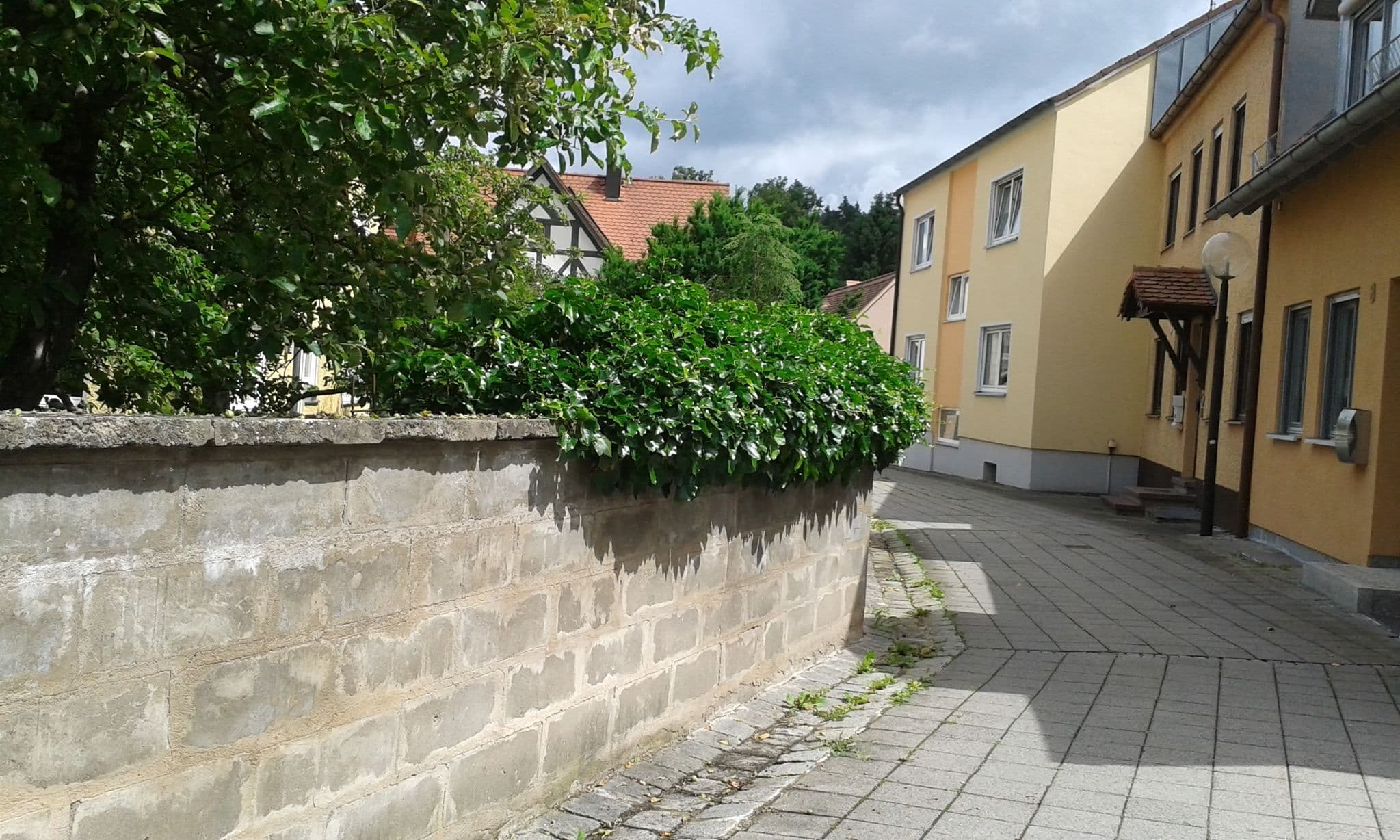 Street view near Hotel Garni Pension Zur Krone, Hilpoltstein — © bernd_niemann (CC BY-SA · Mapillary)