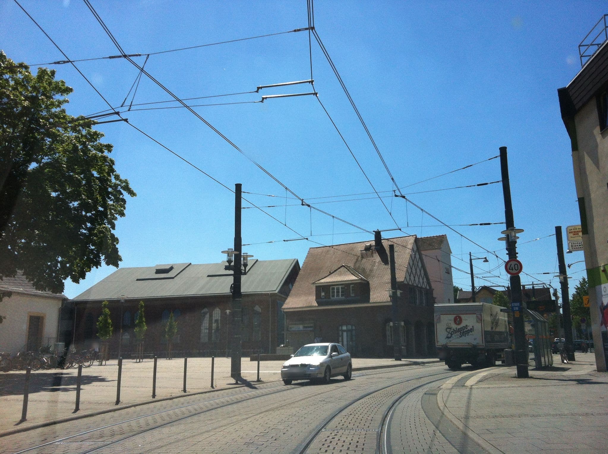 Street view near Hotel Tonini Inh.Torgaschow Eugen und Inna Ort, Arheilgen — © dekarl (CC BY-SA · Mapillary)