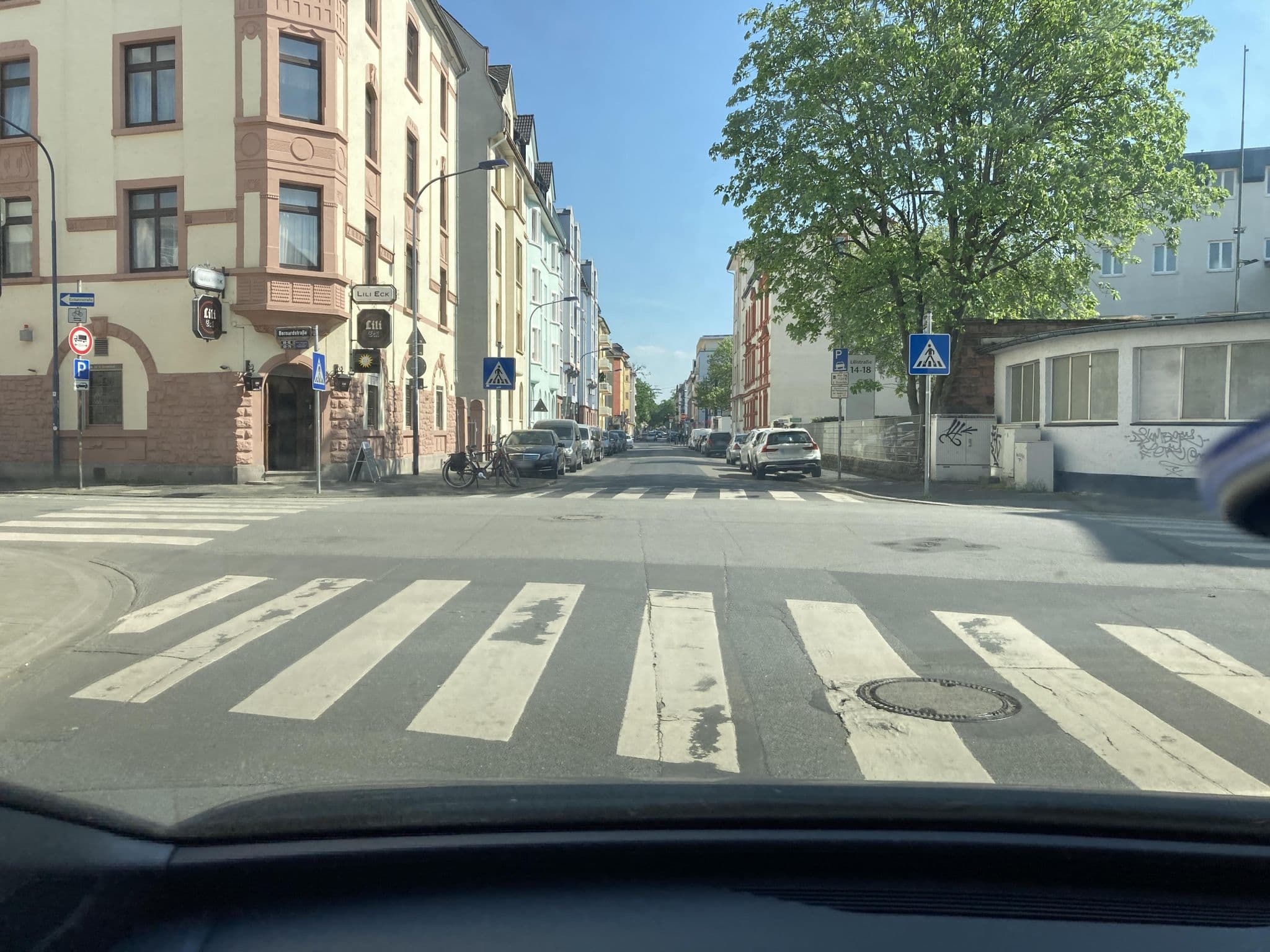 Street view near M & S GmbH, Offenbach — © robffm (CC BY-SA · Mapillary)