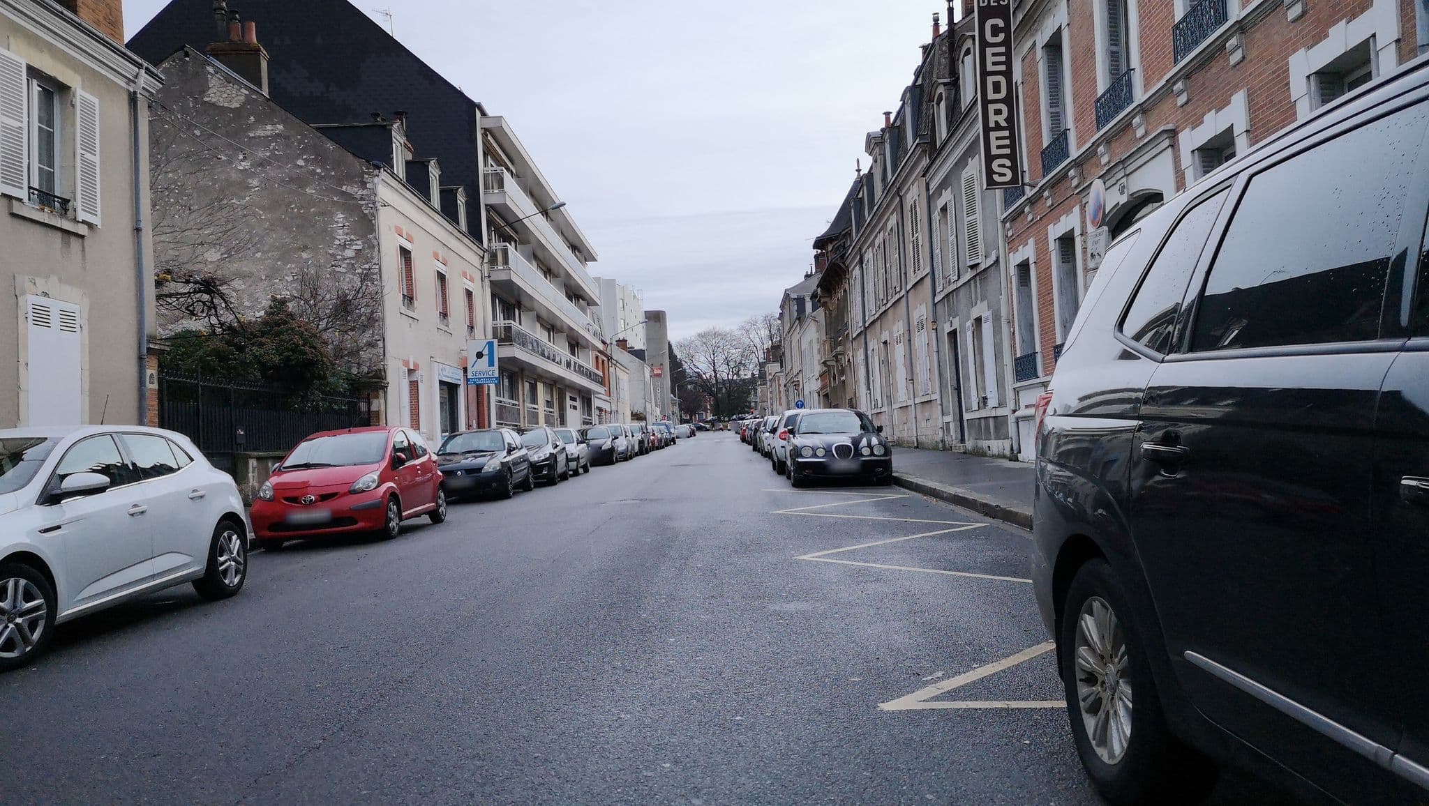 Street view near Hôtel des Cèdres, Orléans — © u4y0u (CC BY-SA · Mapillary)