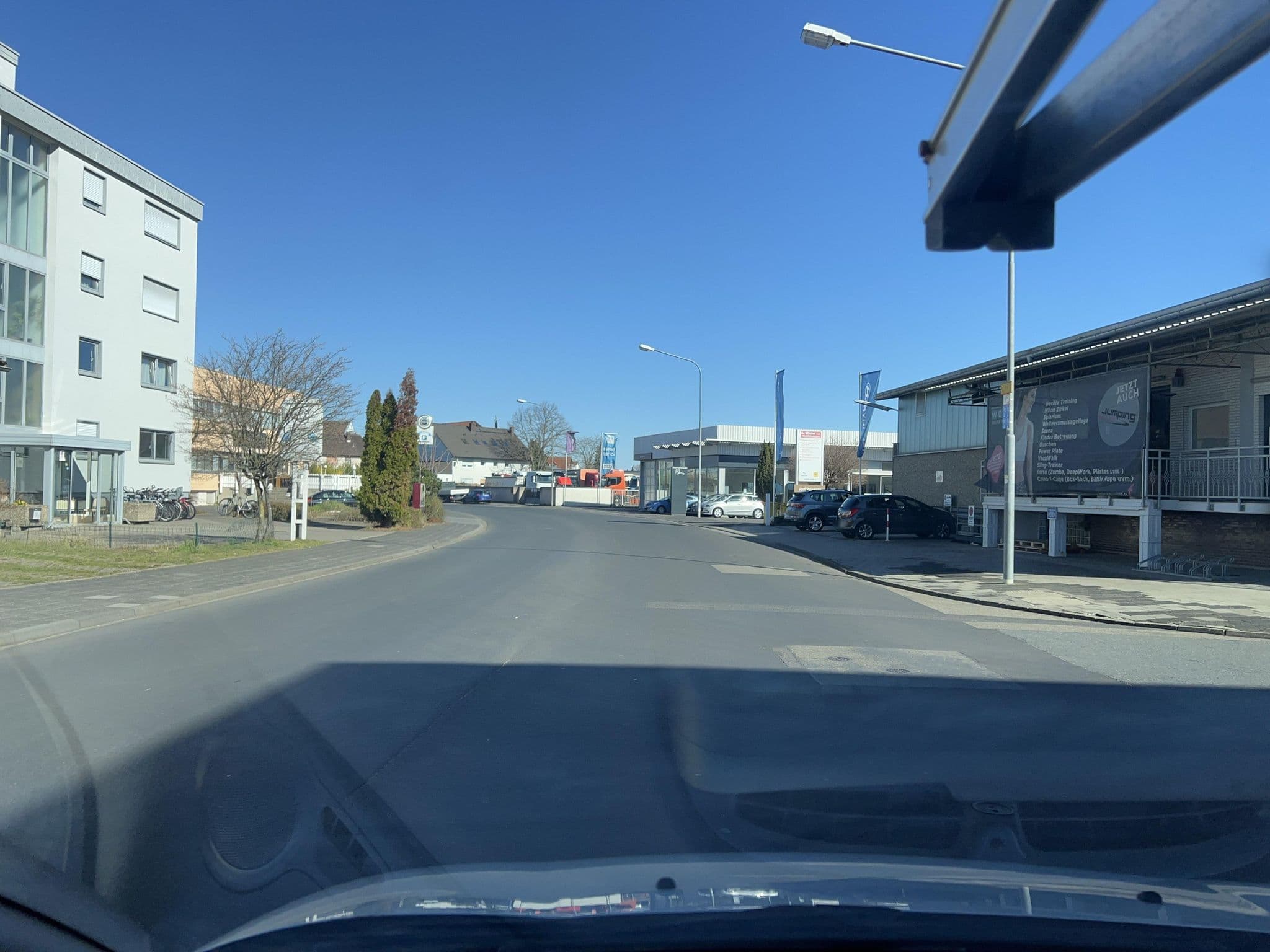 Street view near Hotel Main Park Hotel Garni, Mühlheim am Main — © robffm (CC BY-SA · Mapillary)