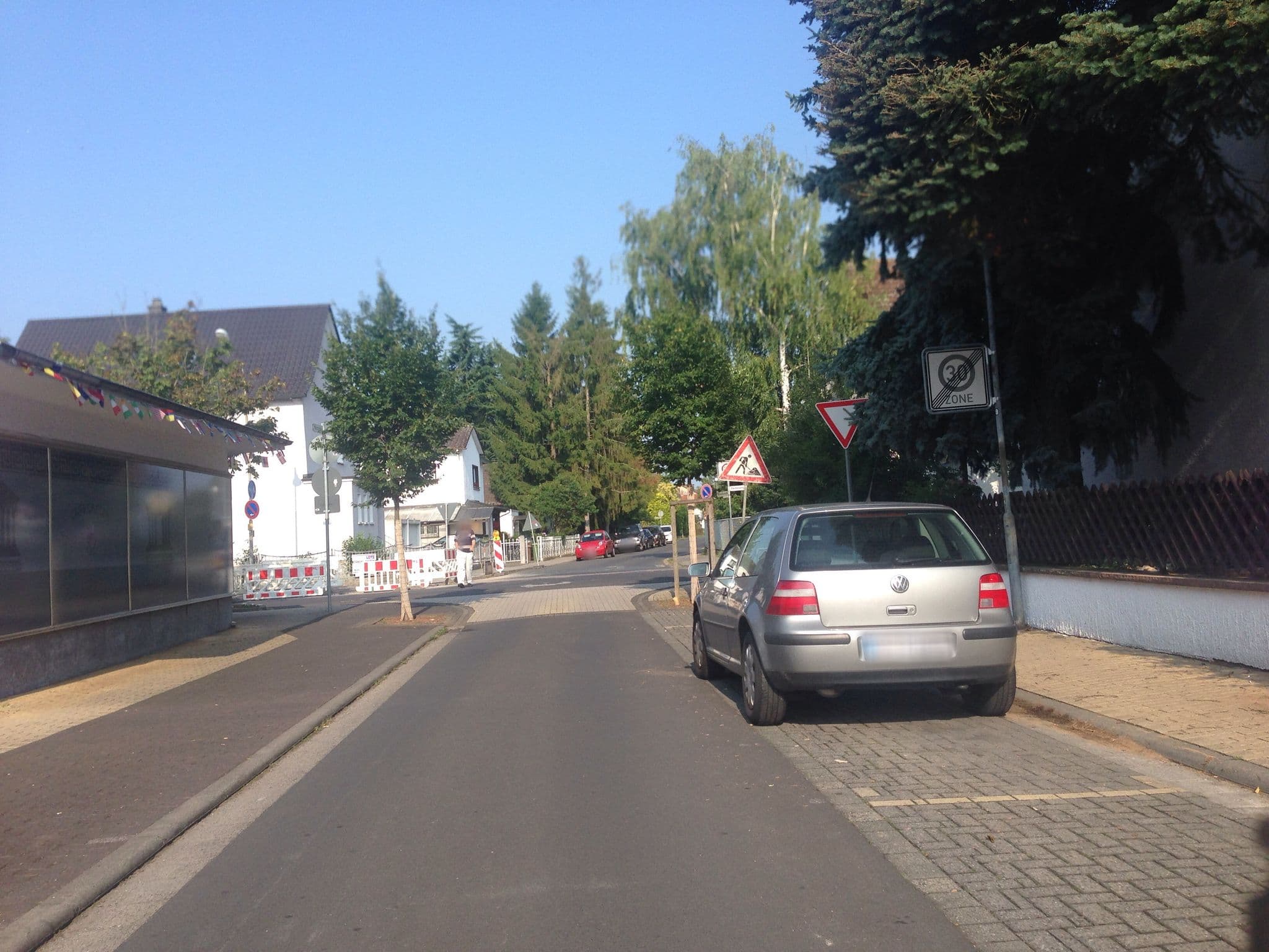 Street view near Hotel Mozart, Maintal — © flidolin (CC BY-SA · Mapillary)