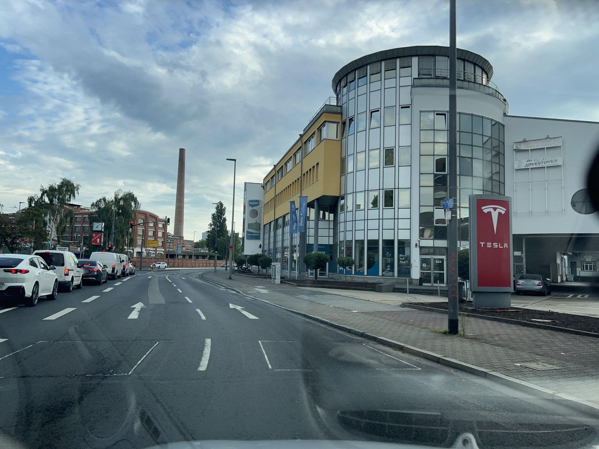 Street view near Hotel-Pension Altes Zollhaus, Offenbach — © robffm (CC BY-SA · Mapillary)
