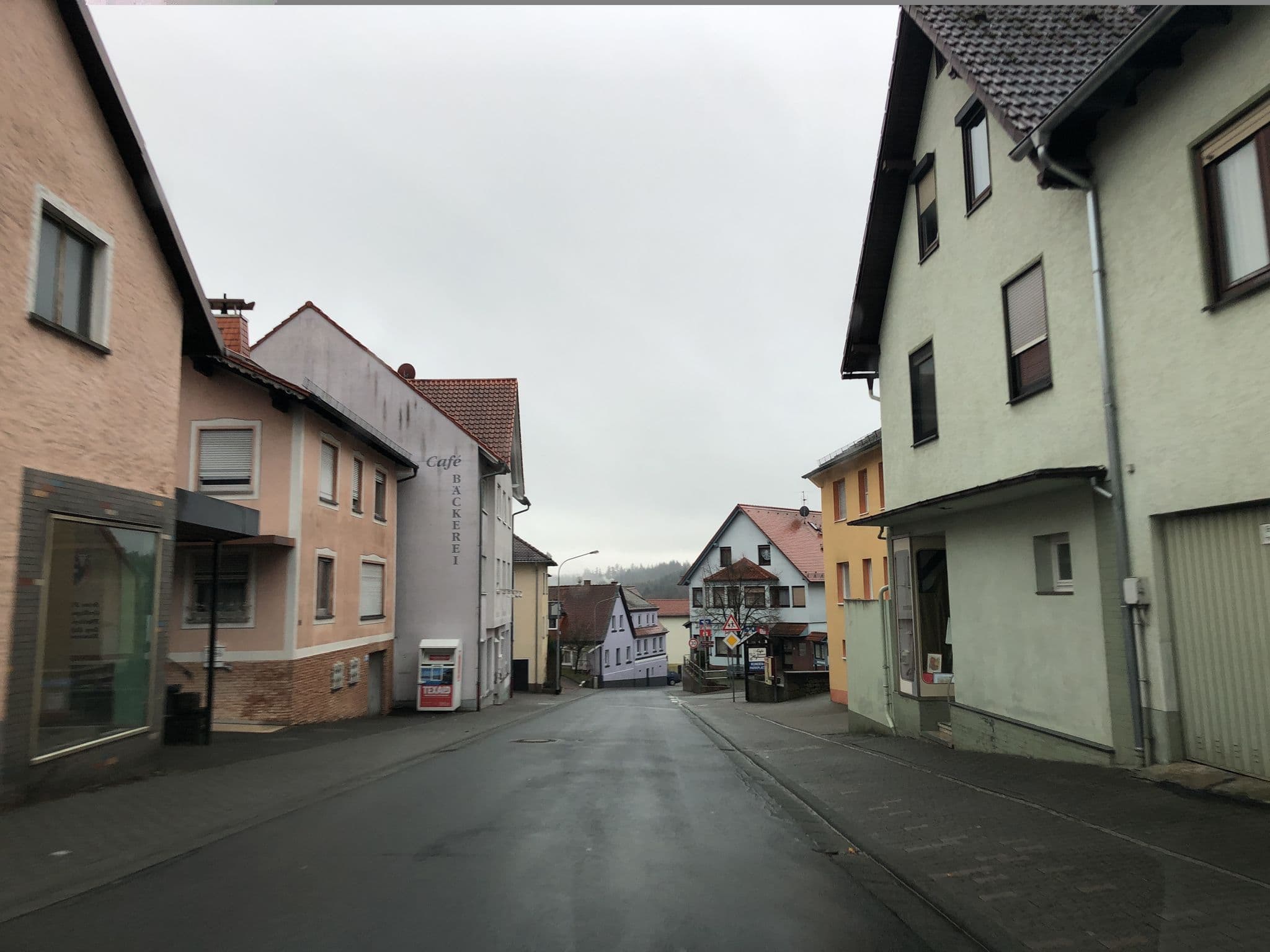 Street view near Parkhotel Vielbrunn, Bad König — © chuck (CC BY-SA · Mapillary)