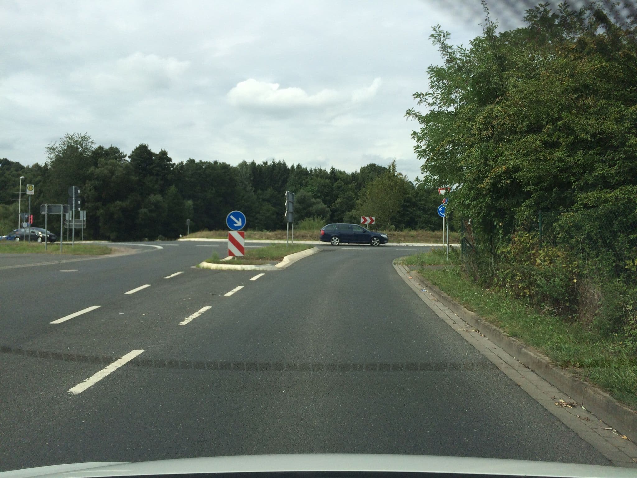 Street view near Weyberhöfe Wellness und SPA, Sailauf — © m_groebs (CC BY-SA · Mapillary)