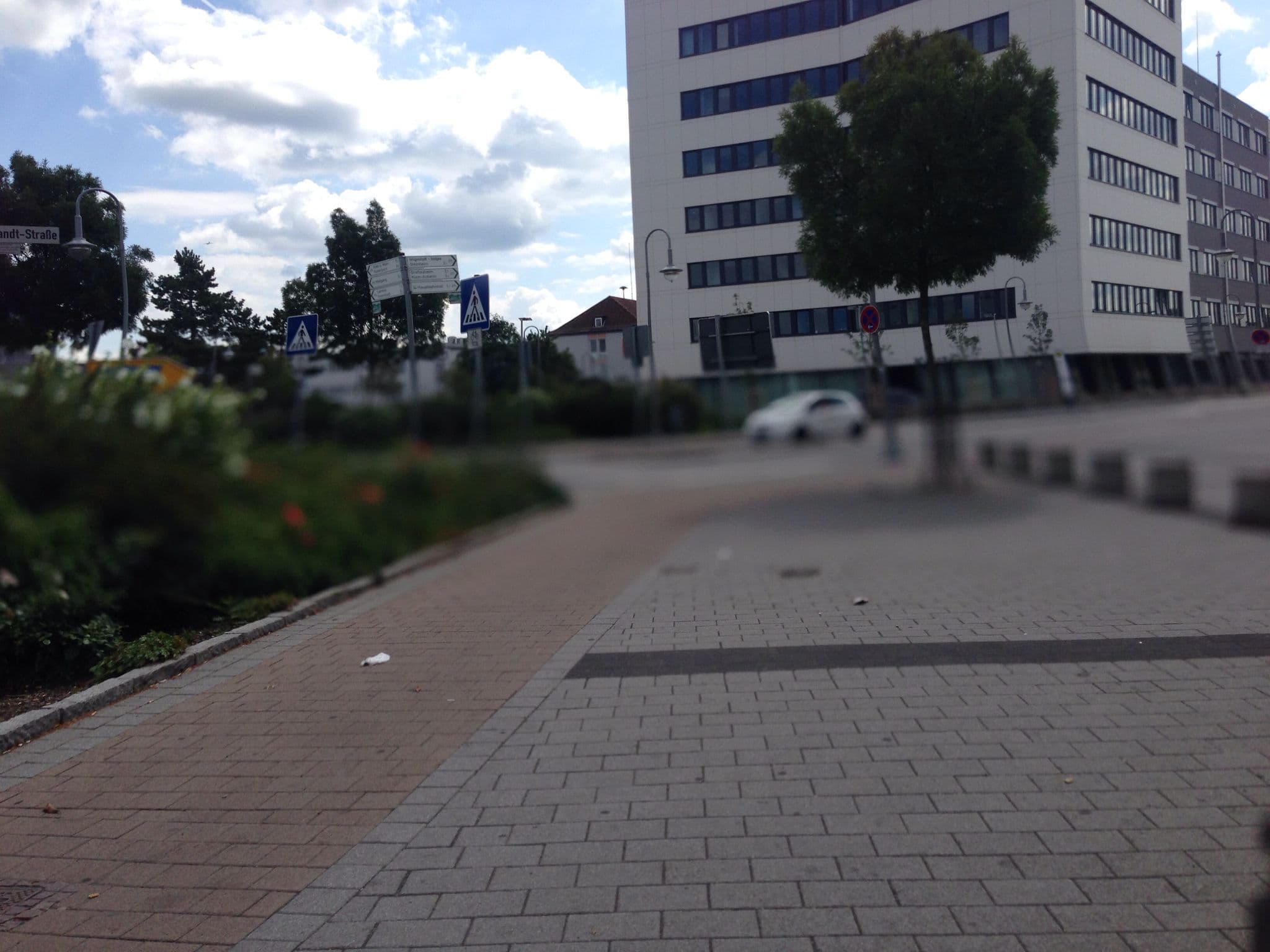 Street view near Arcadia Hotel Hanau, Hanau am Main — © flidolin (CC BY-SA · Mapillary)