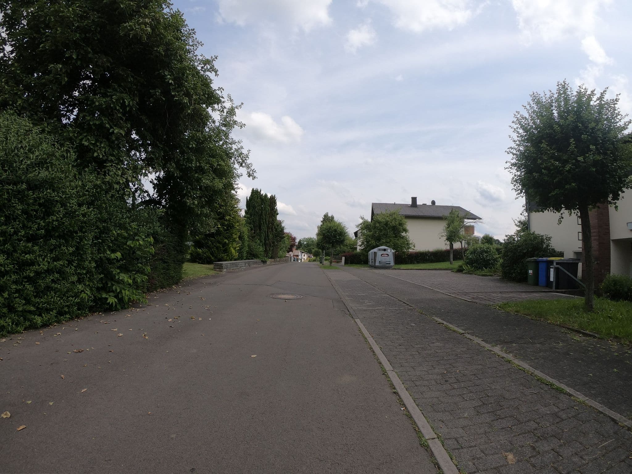 Street view near Ferienhaus im Streitbachtal, Laubach — © grinninghamster (CC BY-SA · Mapillary)