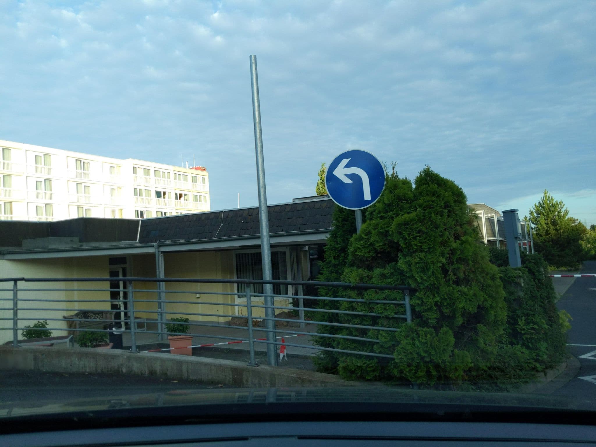 Street view near Freizeit In Tagungs- und Eventhotel, Rosdorf — © littlefool (CC BY-SA · Mapillary)