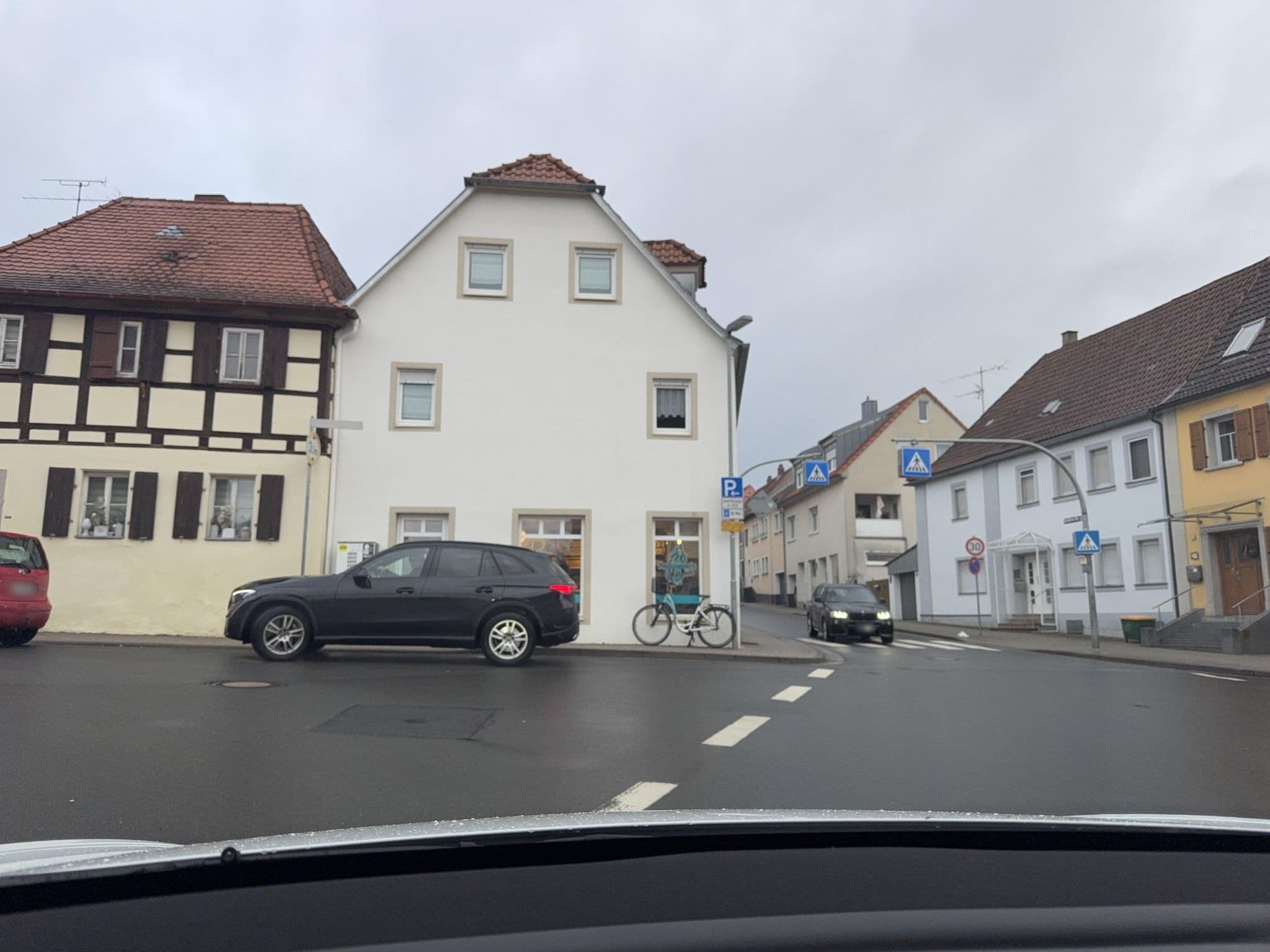 Street view near Gasthof Zum Goldenen Löwen, Mainbernheim — © ottor (CC BY-SA · Mapillary)