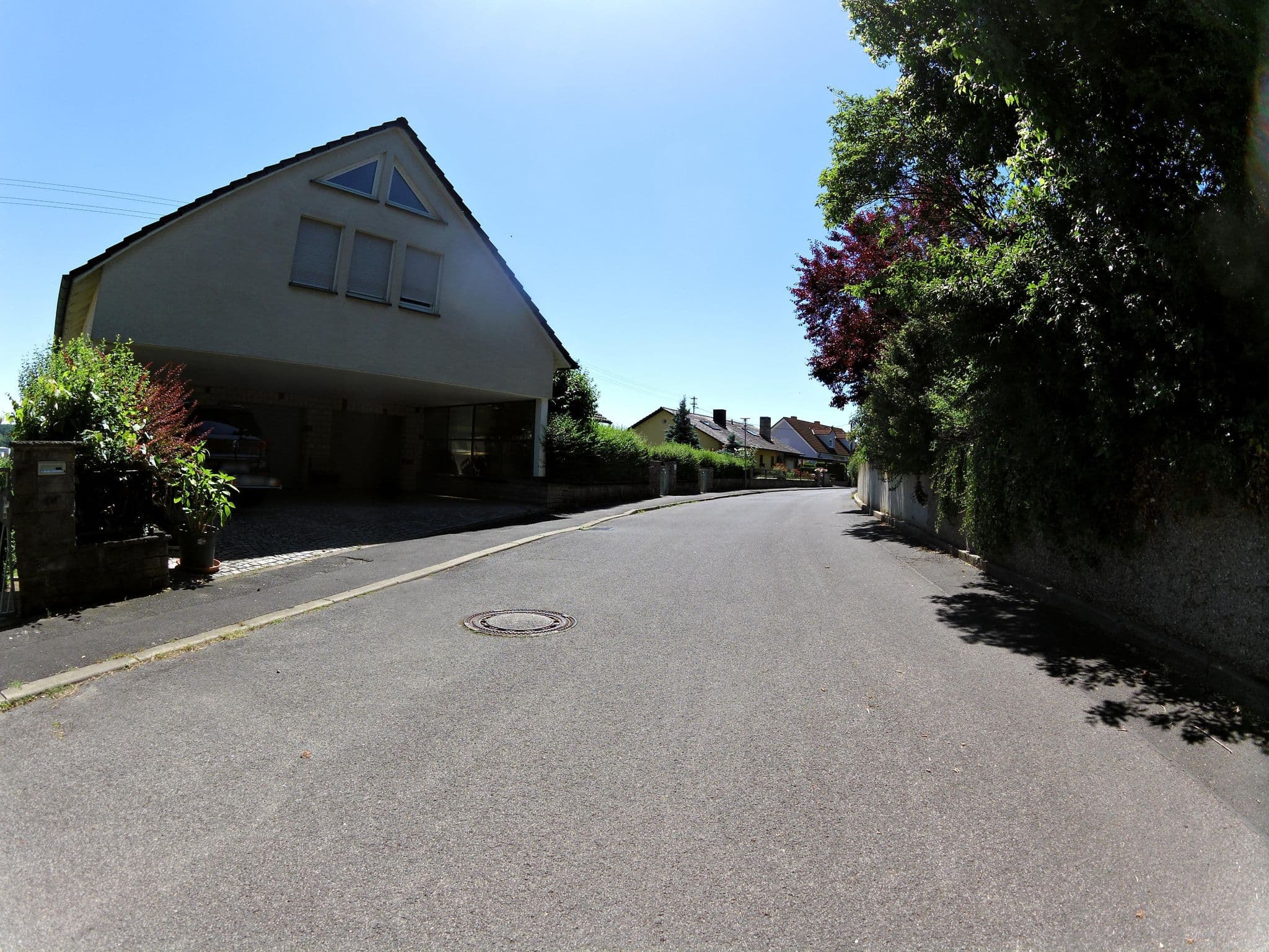 Street view near Hirth J. Ferienwohnungen, Ochsenfurt — © zoegglmeyr1 (CC BY-SA · Mapillary)