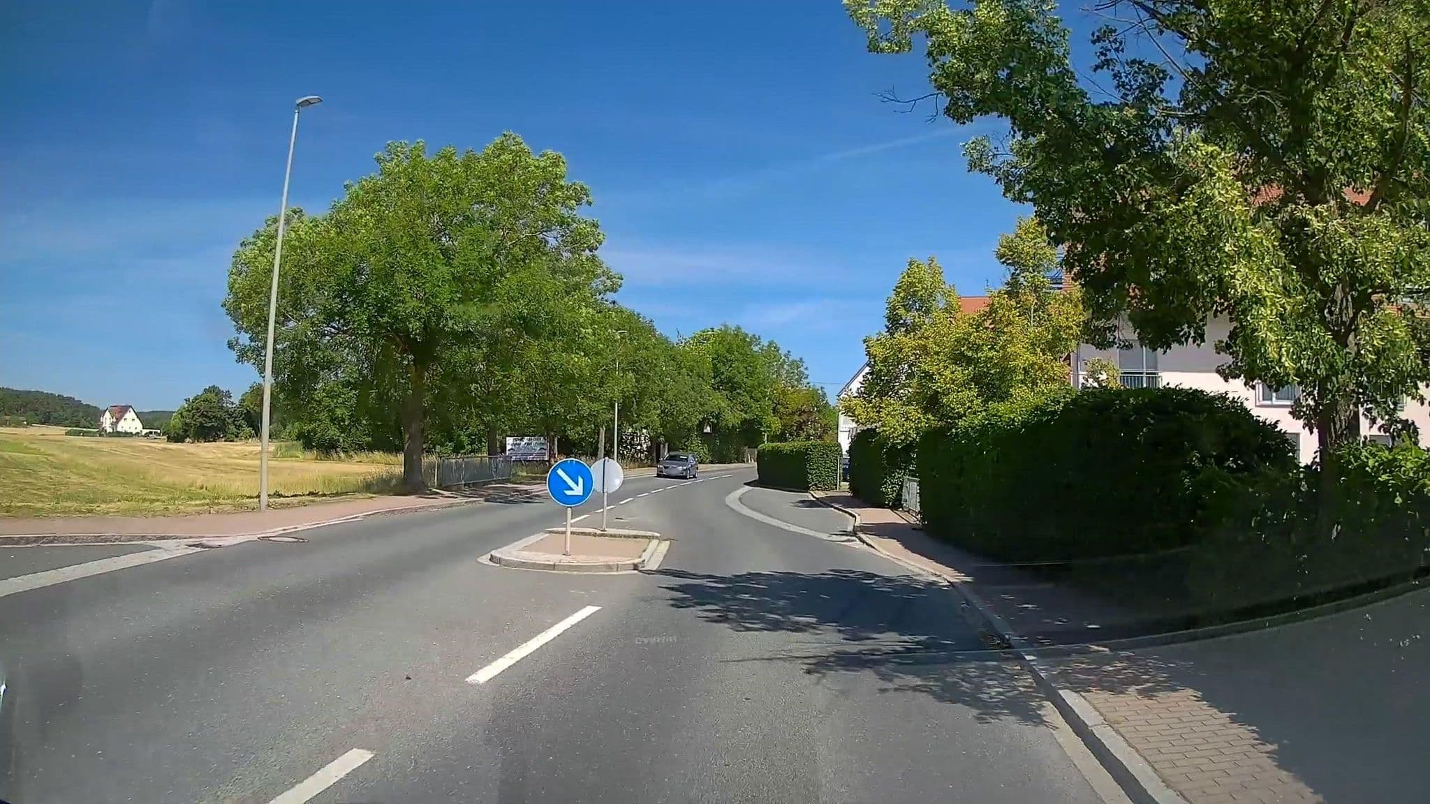 Street view near Hotel Und Restaurant Acantus, Weisendorf — © bravewaffle (CC BY-SA · Mapillary)