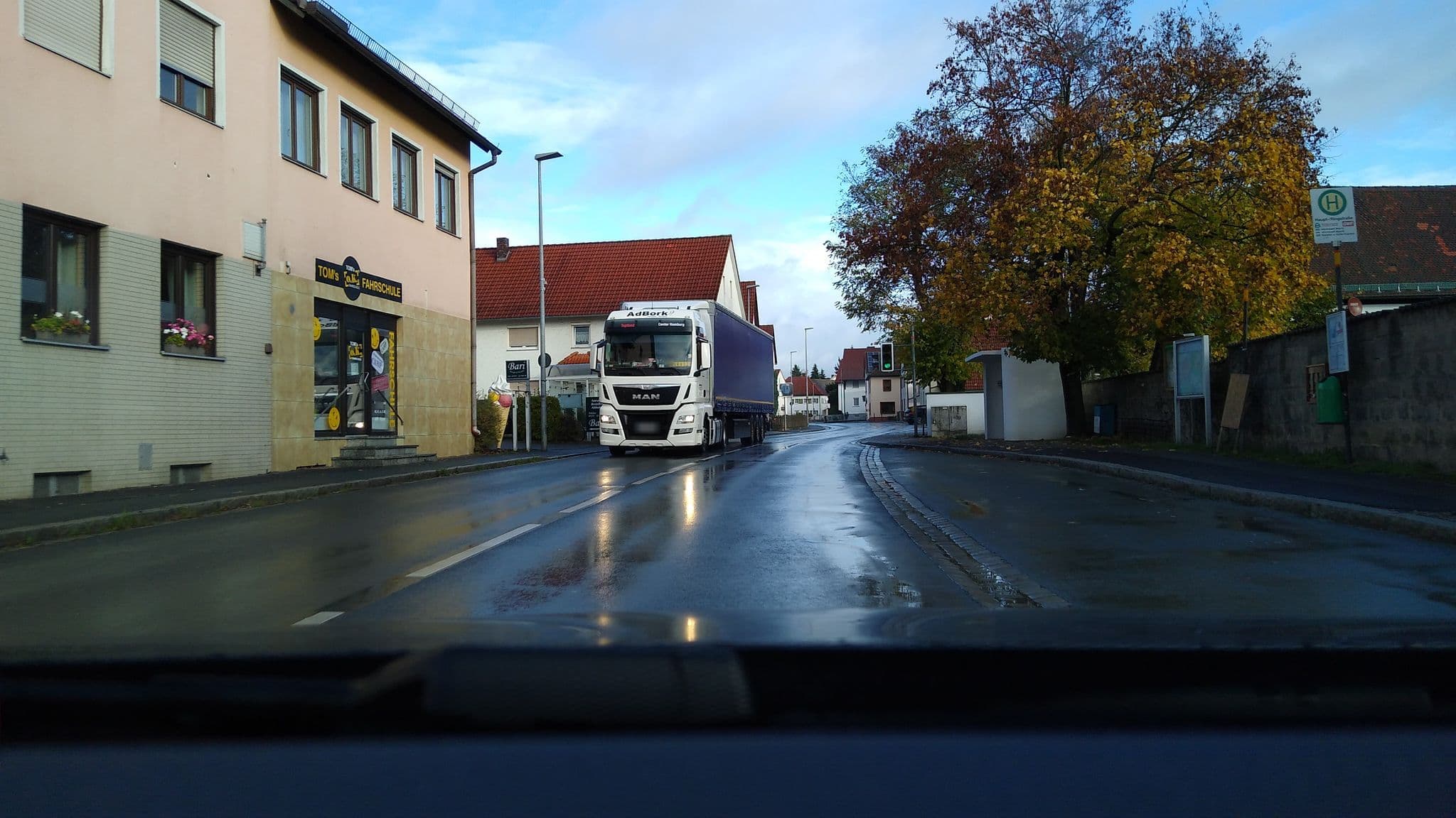 Street view near Keiner Fremdenzimmervermietung, Röttenbach — © mike409 (CC BY-SA · Mapillary)