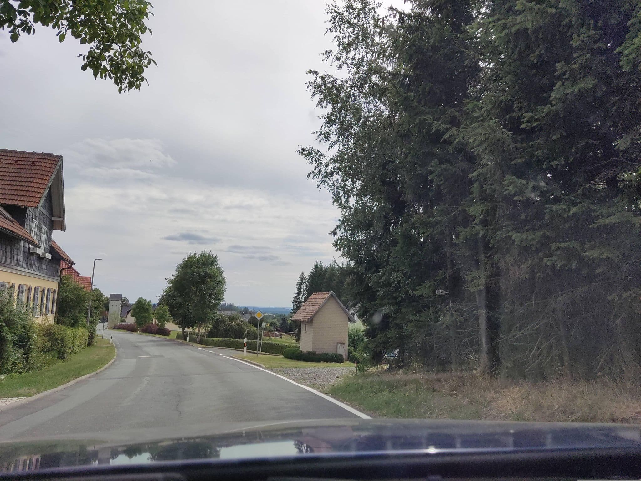 Street view near Ferienwohnung Frankenwaldhaus, Wilhelmsthal — © bingo67 (CC BY-SA · Mapillary)