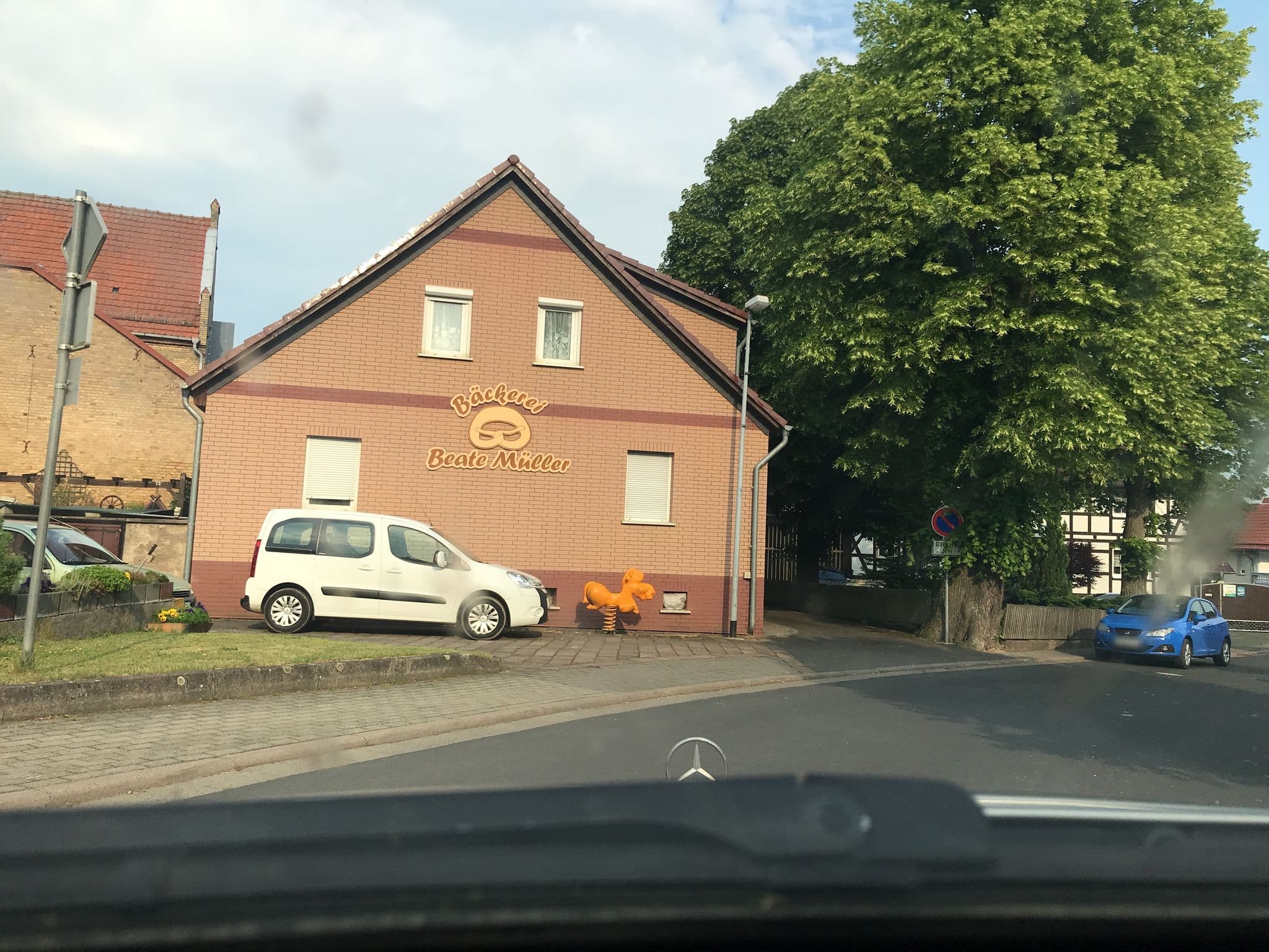 Street view near Gasthaus & Pension im Unstrutal, Dingelstädt — © saschahaberkorn (CC BY-SA · Mapillary)