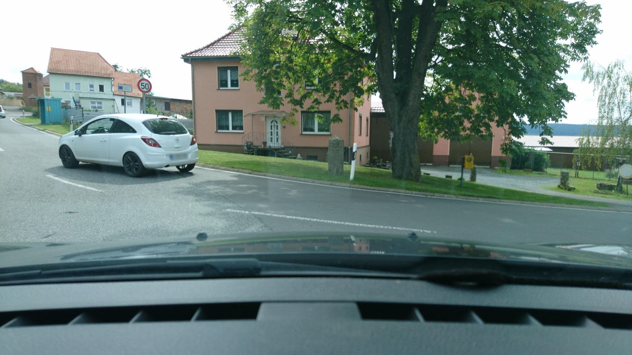 Street view near Kutschergasthof Am Sonnenstein, Brehme — © geonym (CC BY-SA · Mapillary)