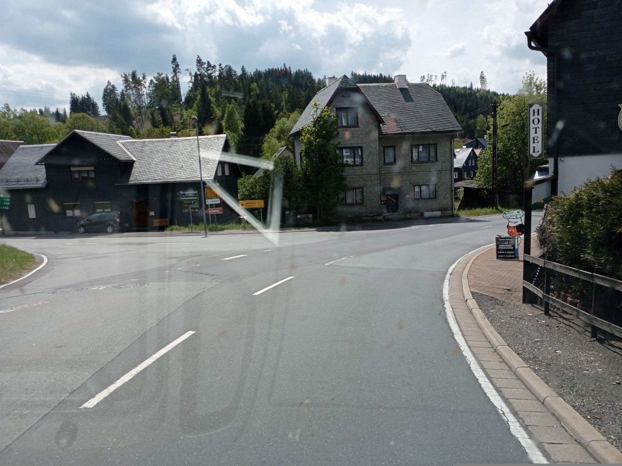 Street view near Am Kleeberg, Schmiedefeld — © atze02 (CC BY-SA · Mapillary)