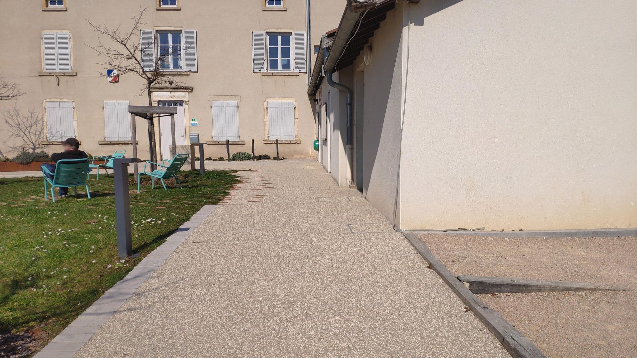 Street view near Village Saint-Joseph, Ars-sur-Formans — © cabinetcourbi (CC BY-SA · Mapillary)