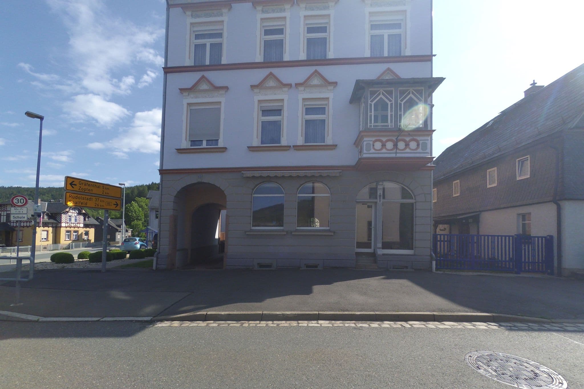 Street view near Probstzella Ferienwohnung Evelyn und Dietmar Fritz, Probstzella — © wegavision (CC BY-SA · Mapillary)