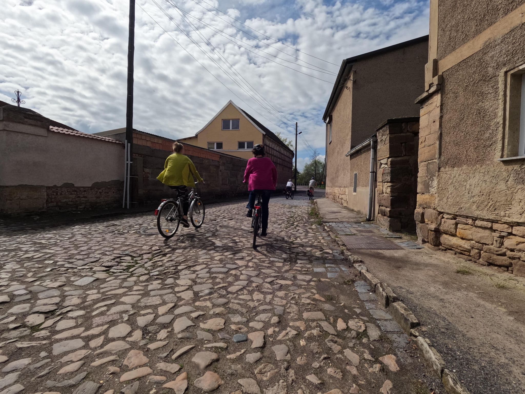 Street view near Josef und Sieglinde Hortig Pension, Holleben — © natebus (CC BY-SA · Mapillary)