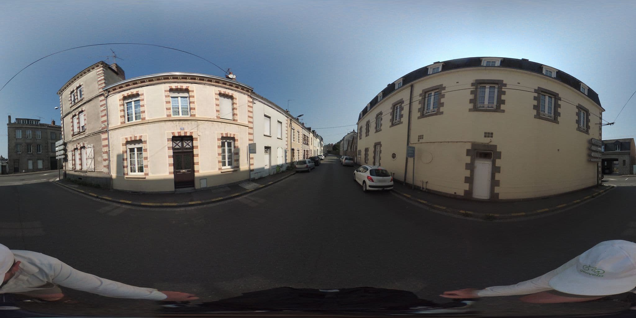 Street view near Grand Hôtel, Mayenne — © geovelo (CC BY-SA · Mapillary)