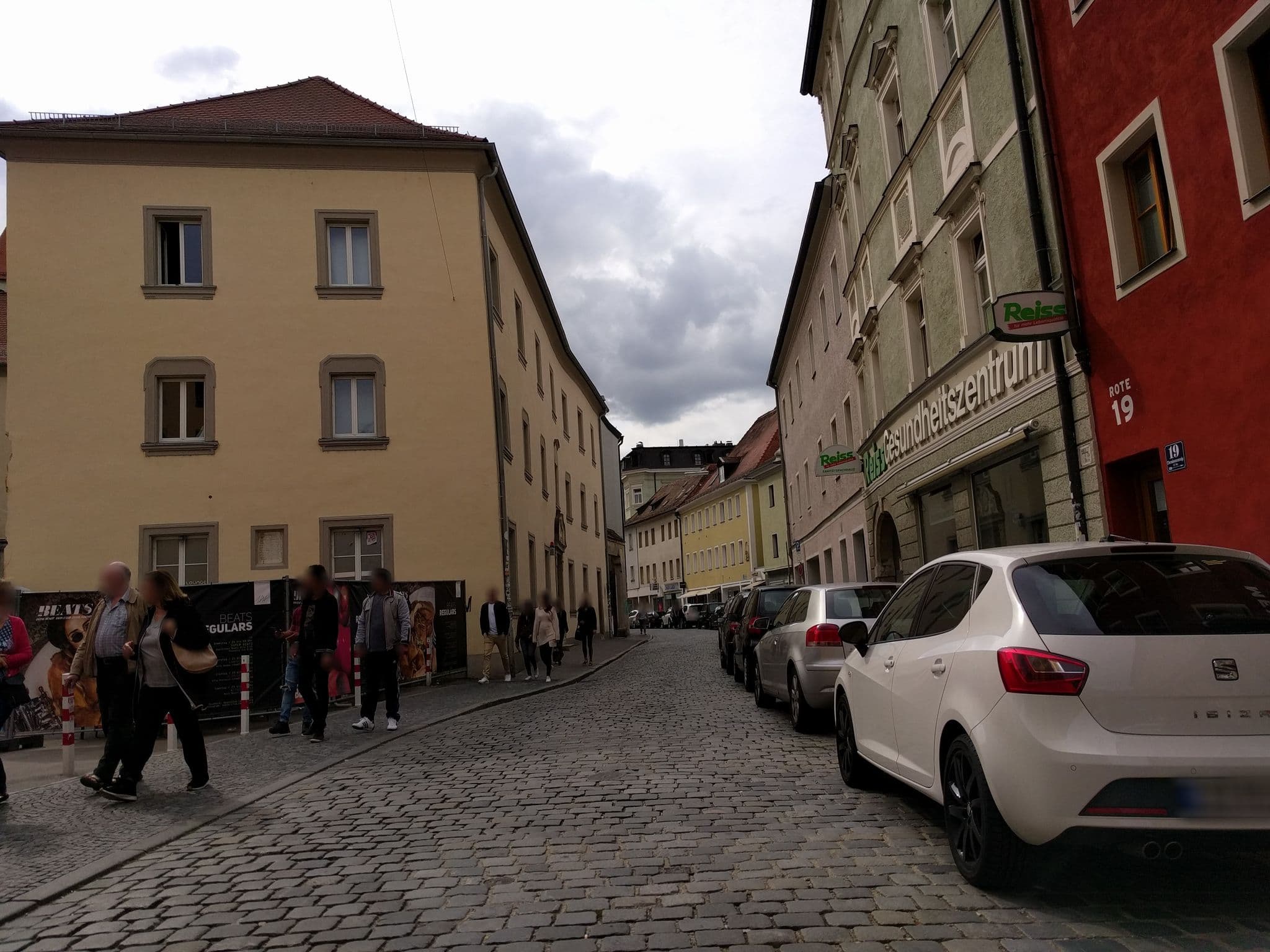 Street view near Hotel Linsmeier, Regensburg — © tbeckler (CC BY-SA · Mapillary)
